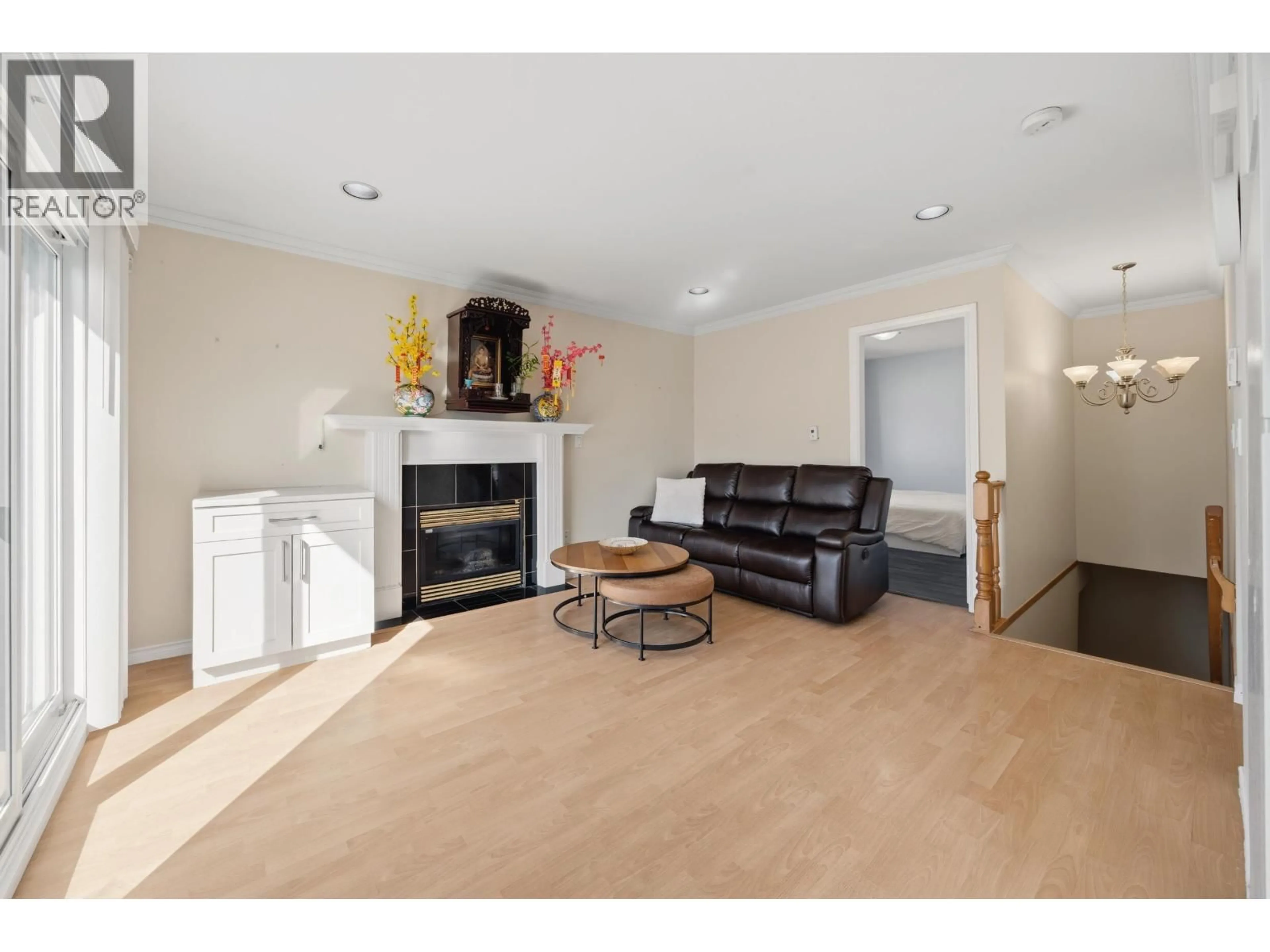 Living room with furniture, wood/laminate floor for 6058 WOODSWORTH STREET, Burnaby British Columbia V5G1S8