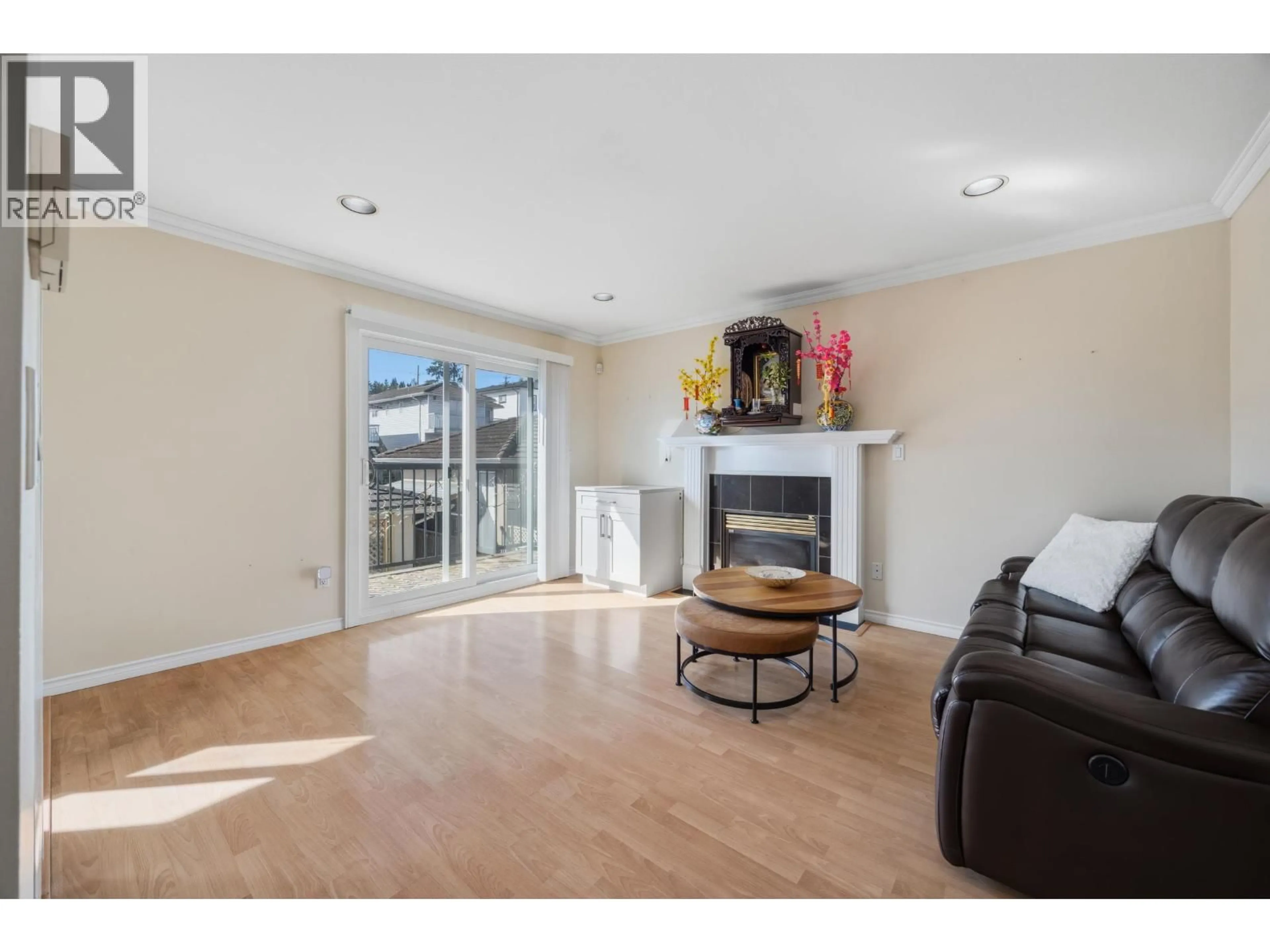 Living room with furniture, wood/laminate floor for 6058 WOODSWORTH STREET, Burnaby British Columbia V5G1S8