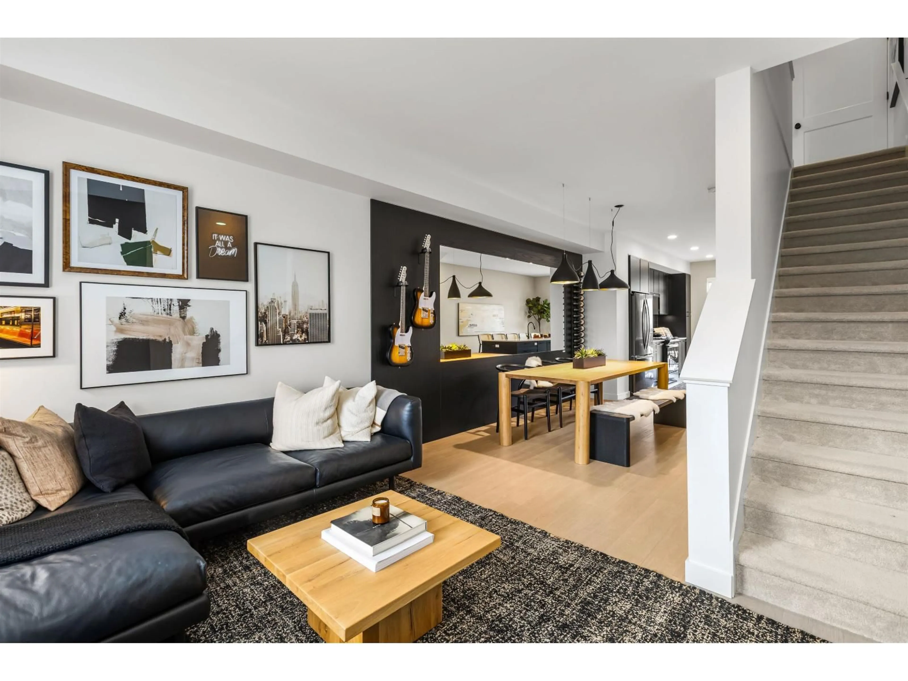 Living room with furniture, wood/laminate floor for 5 - 2886 MONTROSE AVENUE, Abbotsford British Columbia V2S0N7