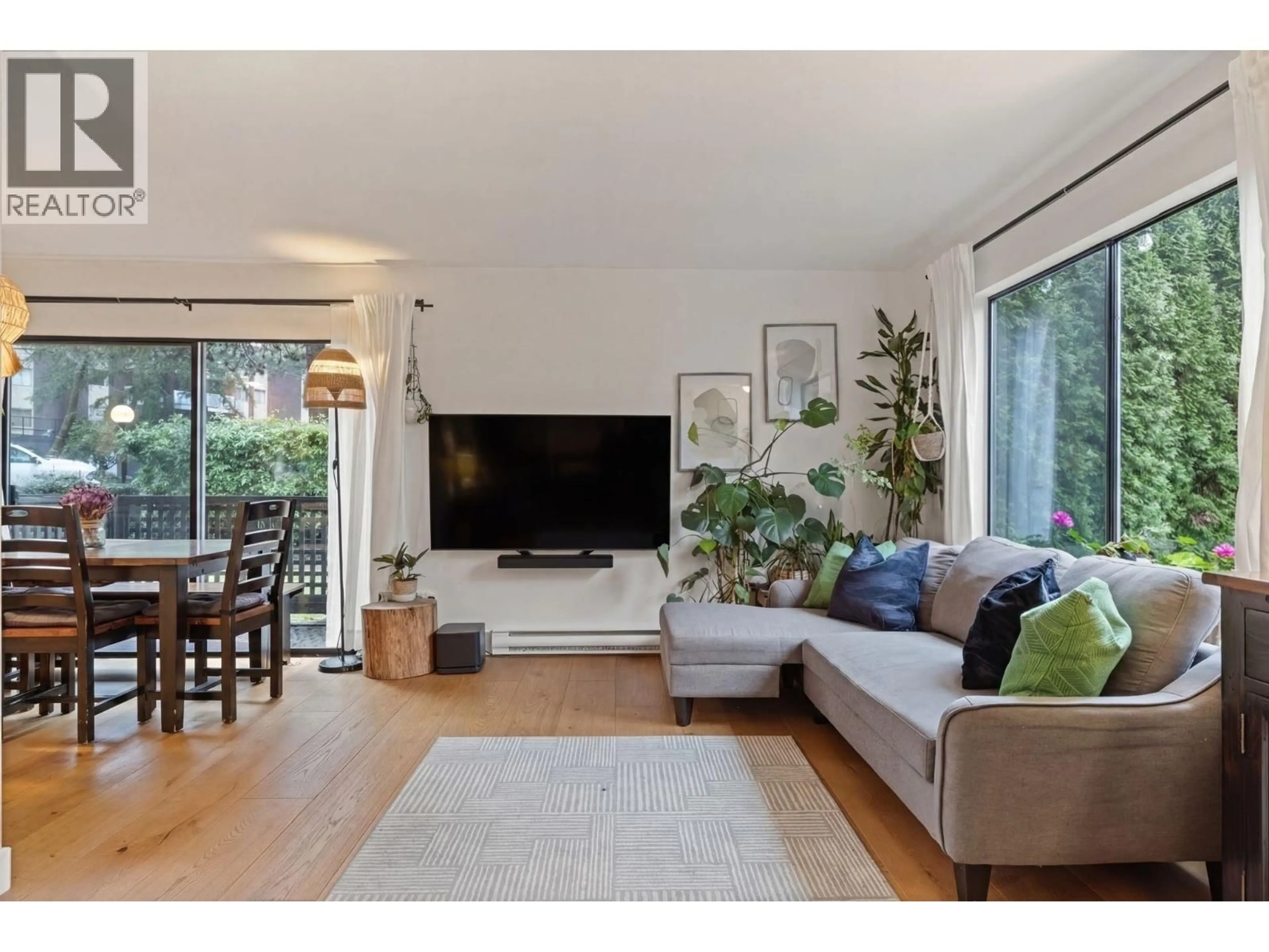 Living room with furniture, wood/laminate floor for 9140 CENTAURUS CIRCLE, Burnaby British Columbia V3J7R1