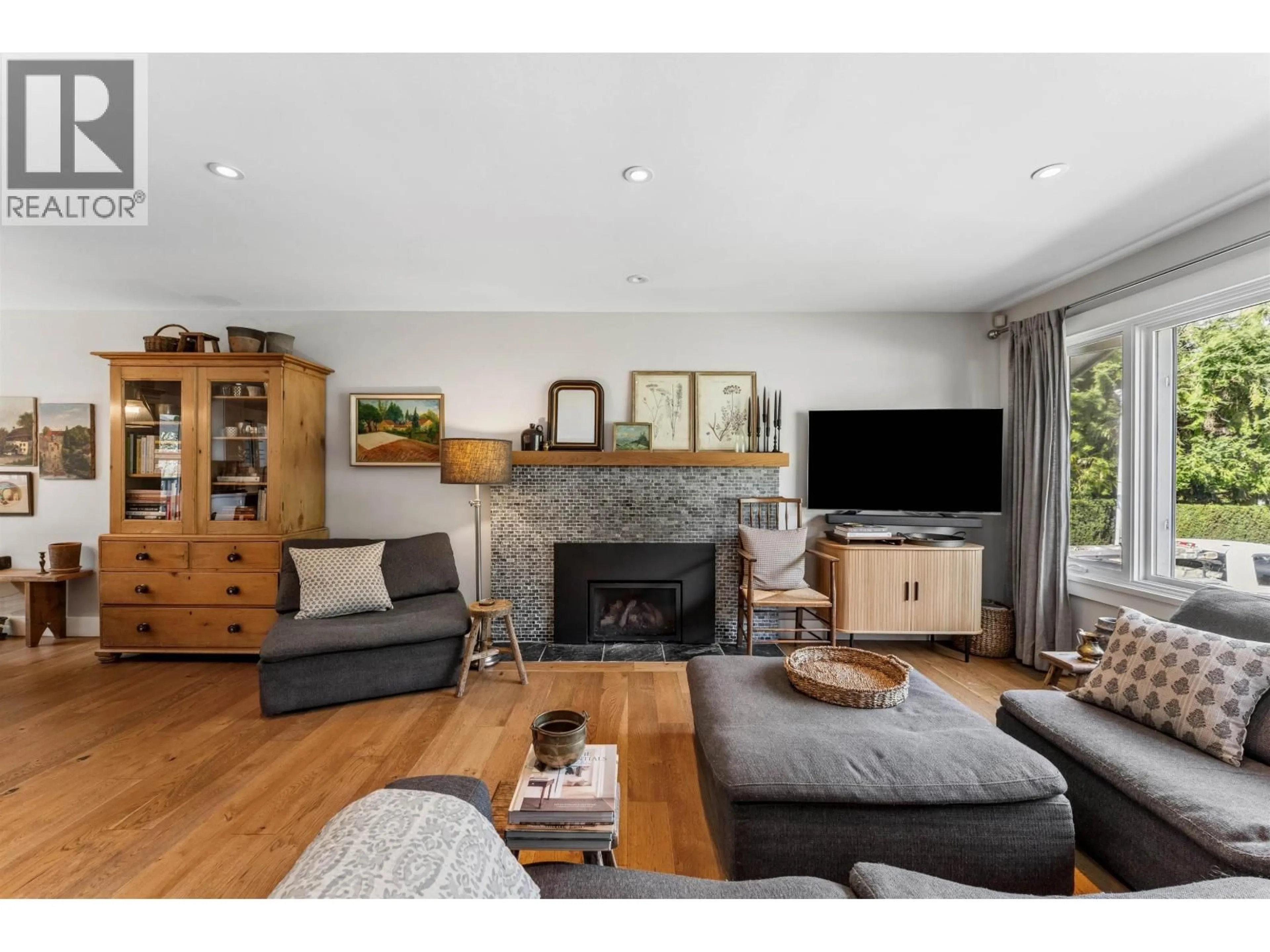 Living room with furniture, wood/laminate floor for 1383 23RD STREET, North Vancouver British Columbia V7P2H6