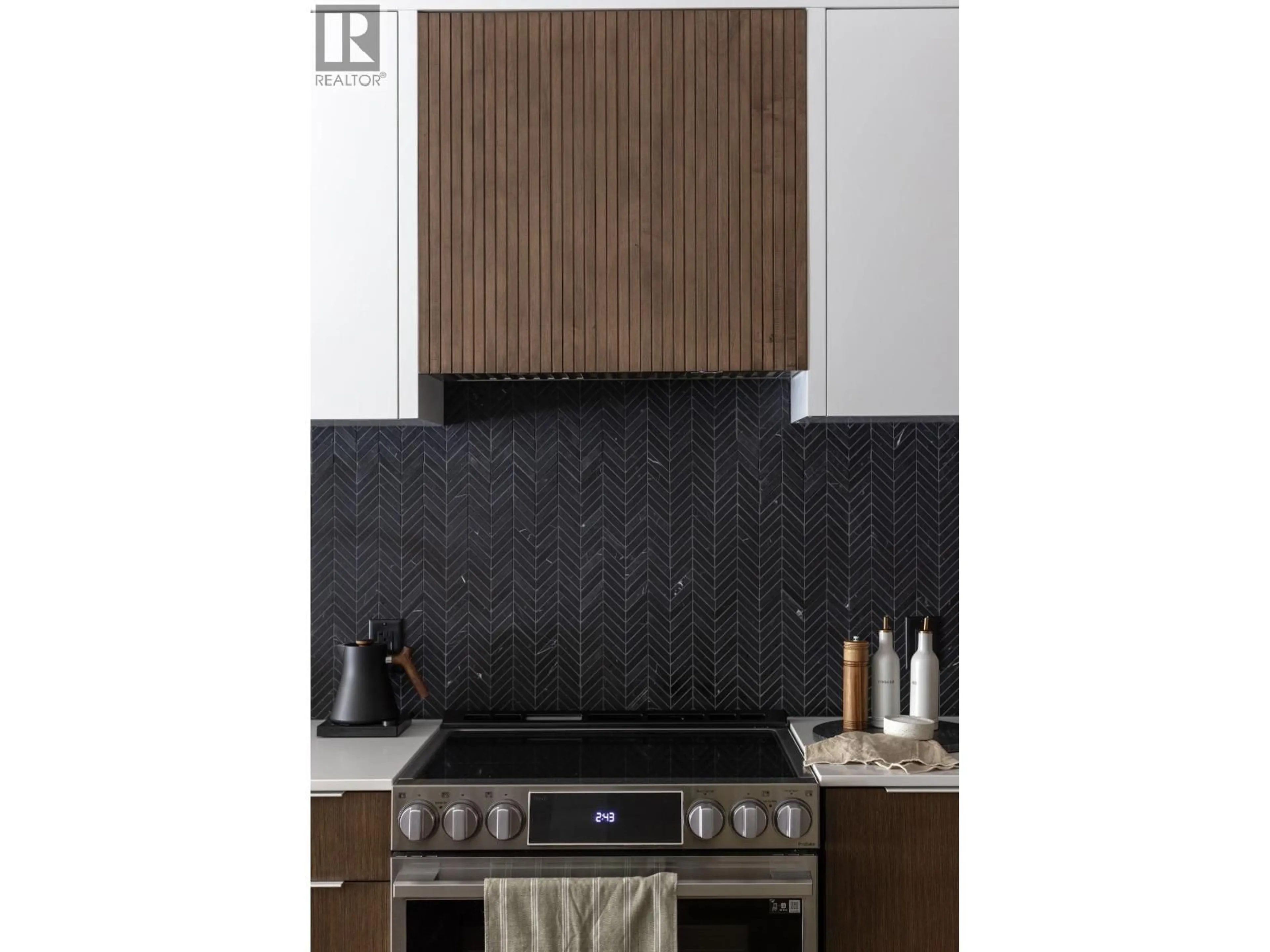 Contemporary kitchen, unknown for 402 - 8460 JELLICOE STREET, Vancouver British Columbia V5S4S8