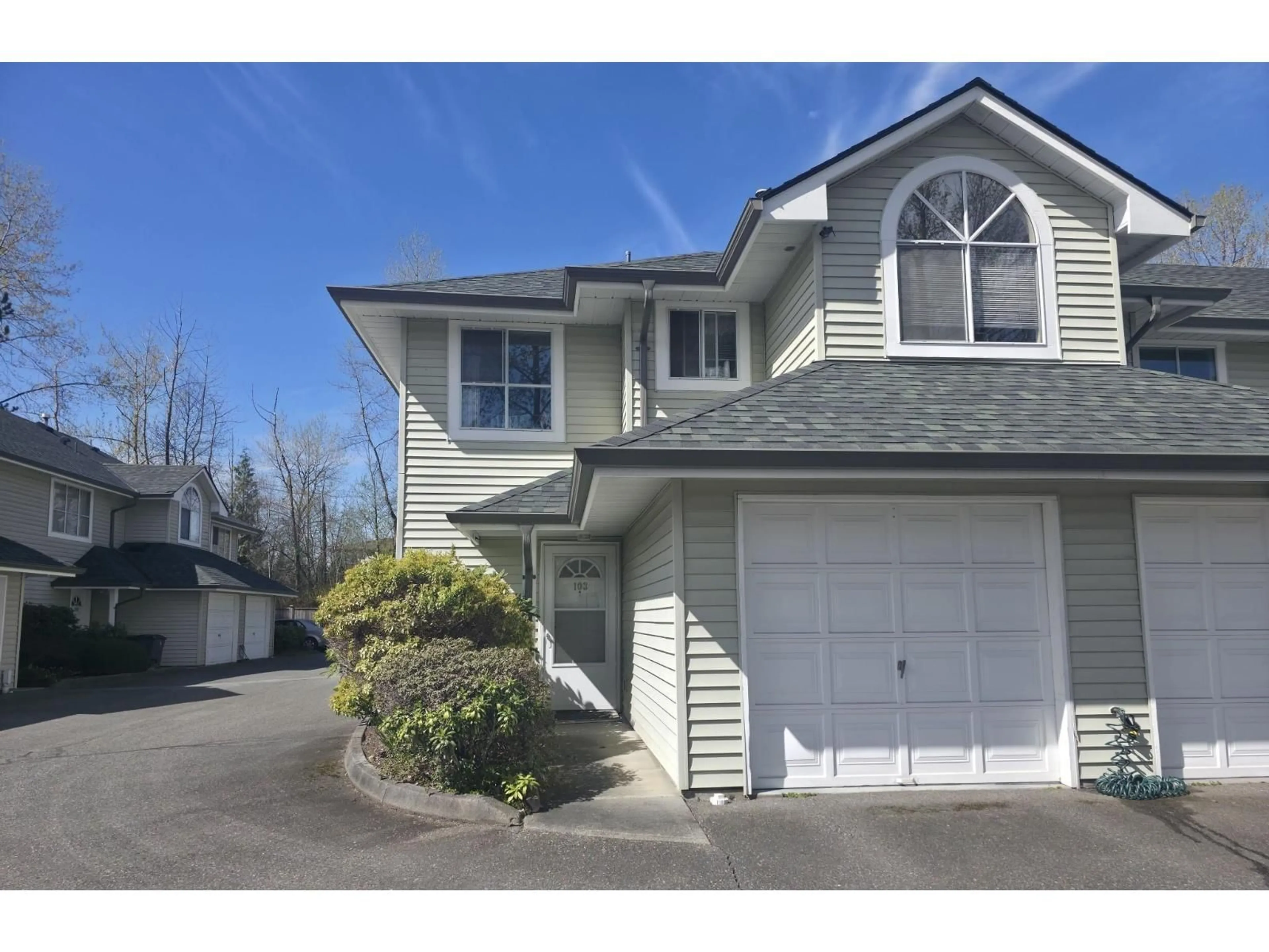 Home with vinyl exterior material, street for 103 - 15439 100 AVENUE, Surrey British Columbia V3R0K4