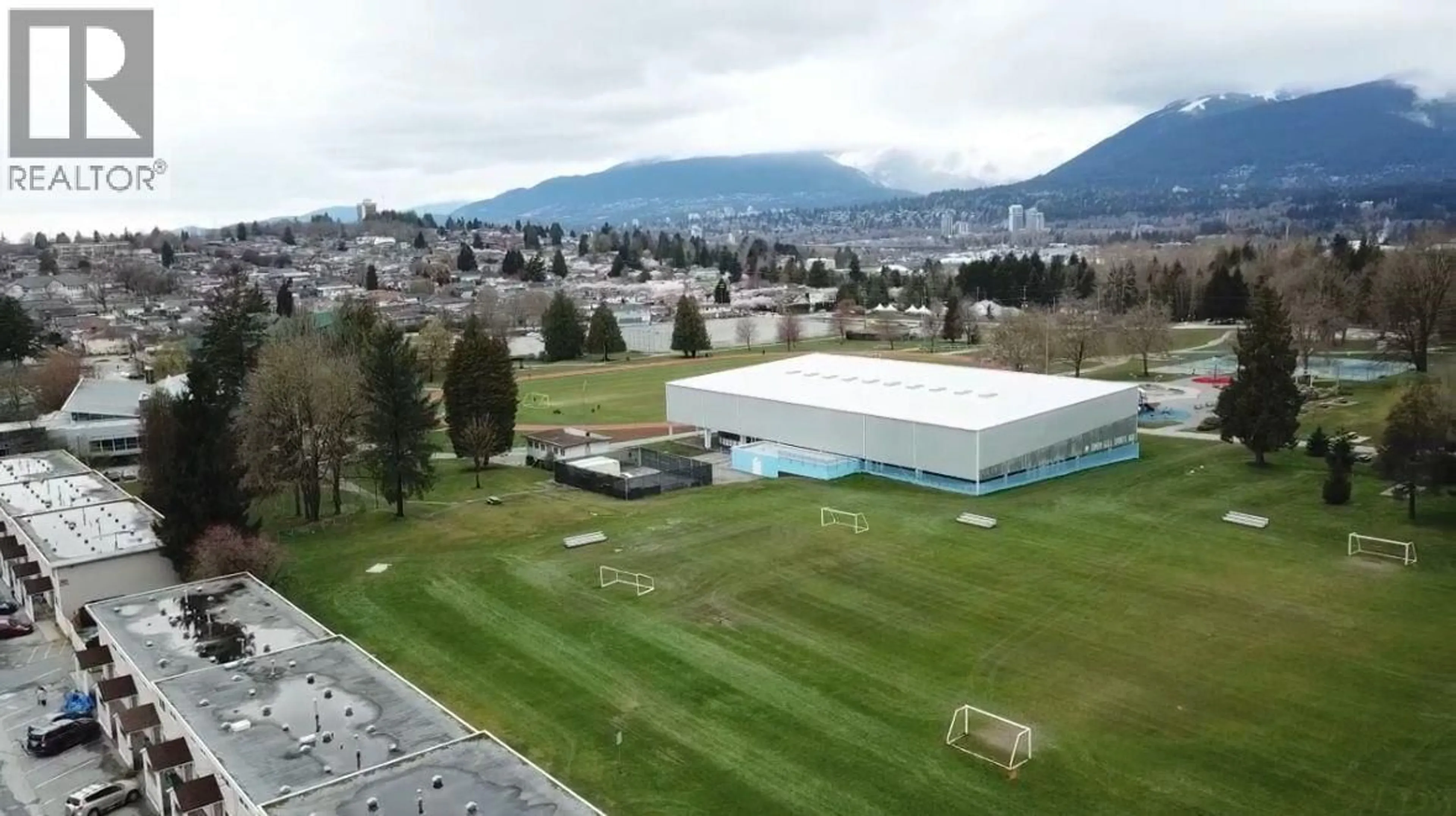 A pic from outside/outdoor area/front of a property/back of a property/a pic from drone, mountain view for 4720 PANDORA STREET, Burnaby British Columbia V5C2C3