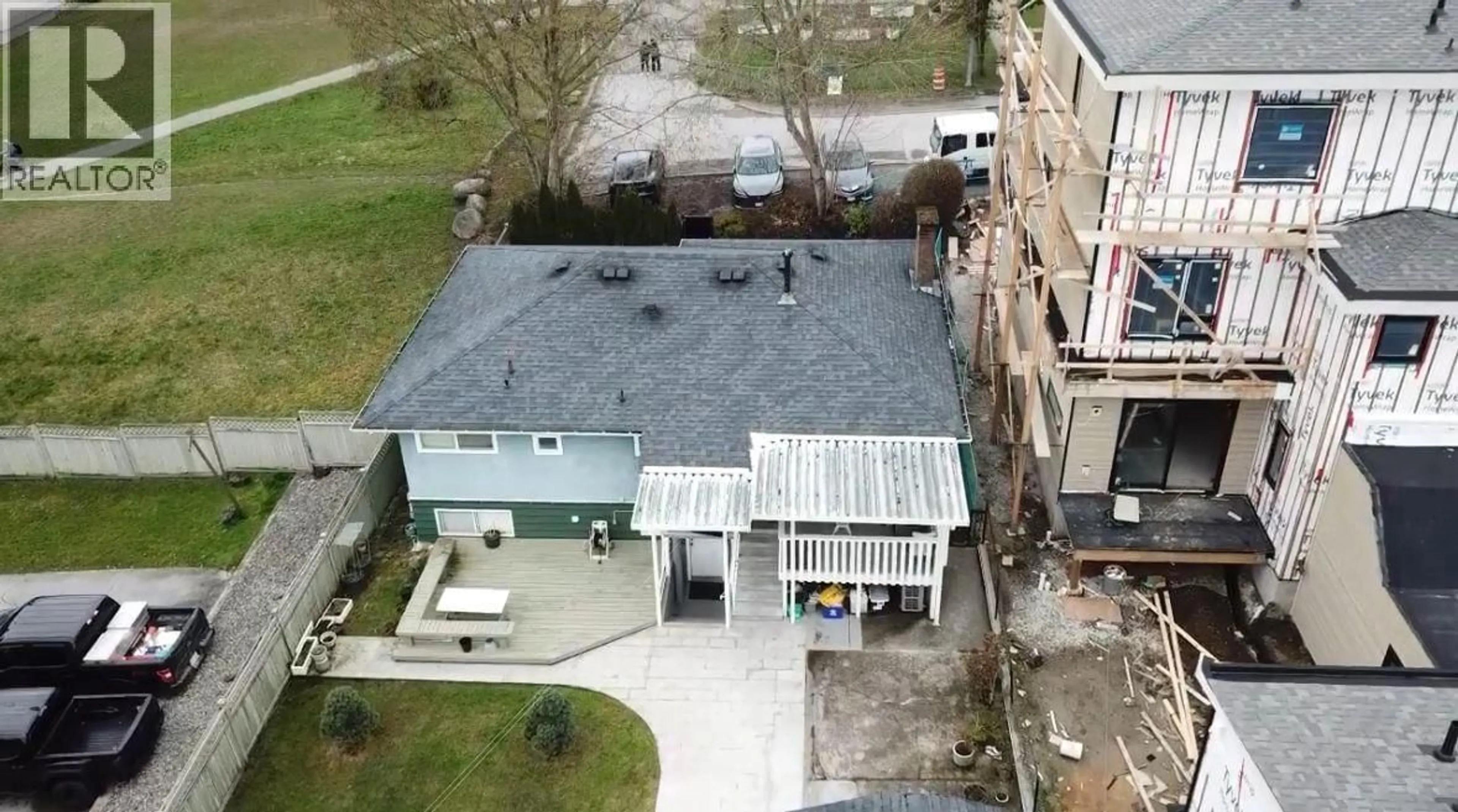 A pic from outside/outdoor area/front of a property/back of a property/a pic from drone, unknown for 4720 PANDORA STREET, Burnaby British Columbia V5C2C3