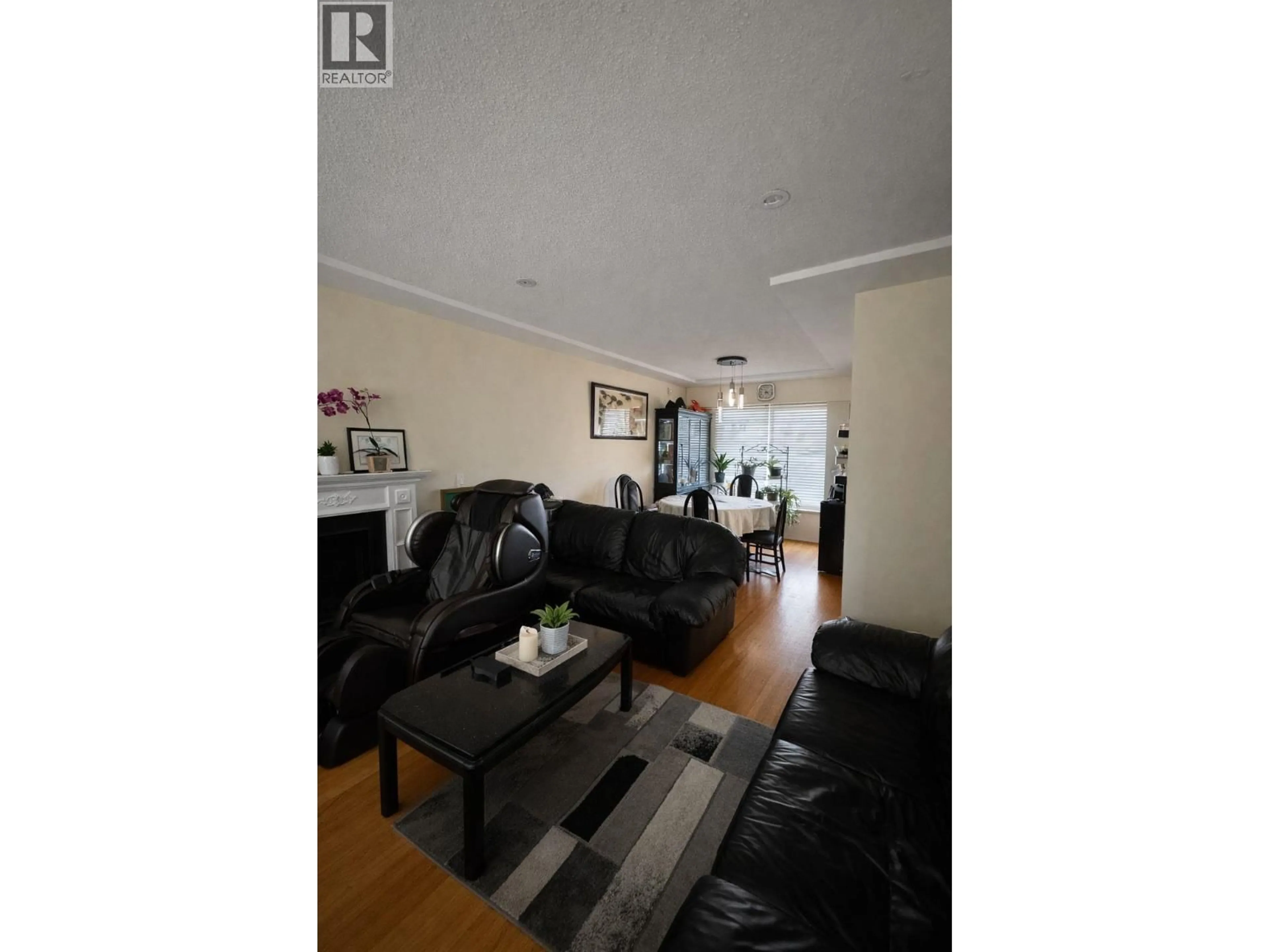 Living room with furniture, unknown for 4720 PANDORA STREET, Burnaby British Columbia V5C2C3