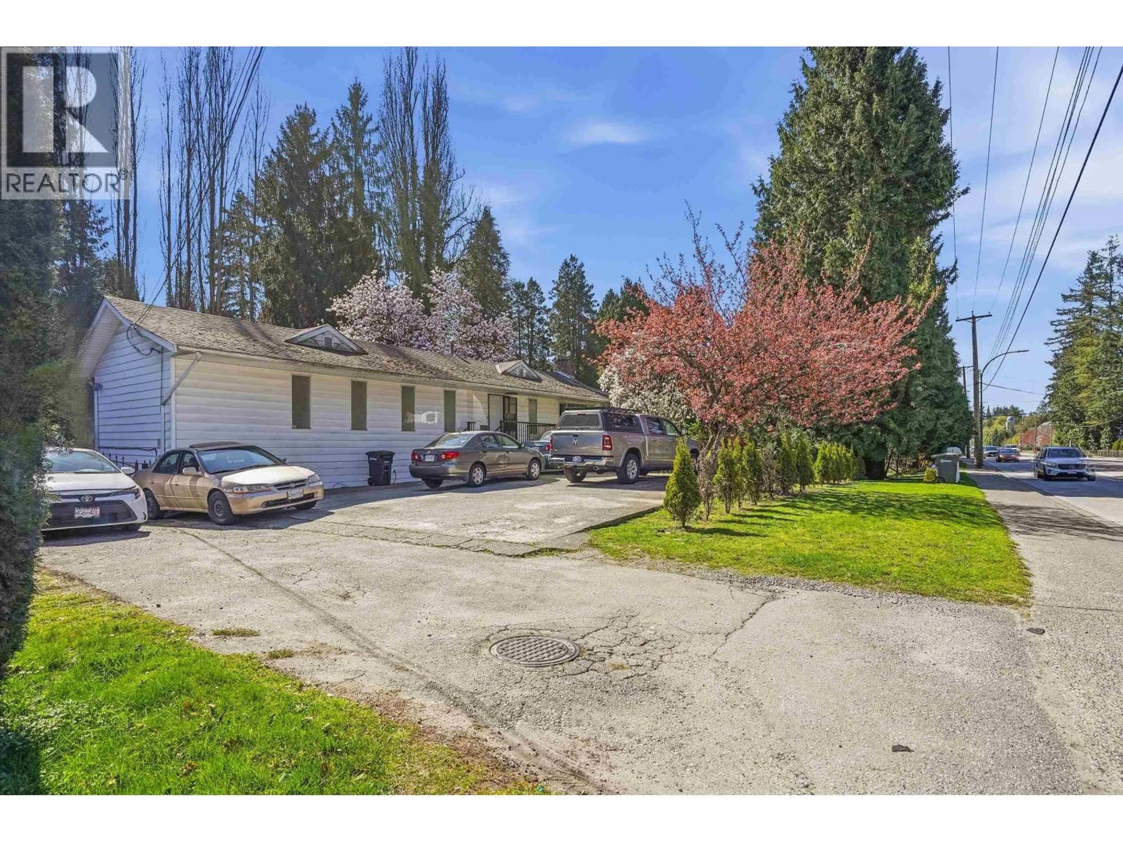 A pic from outside/outdoor area/front of a property/back of a property/a pic from drone, street for 5407 CANADA WAY, Burnaby British Columbia V5E3N5