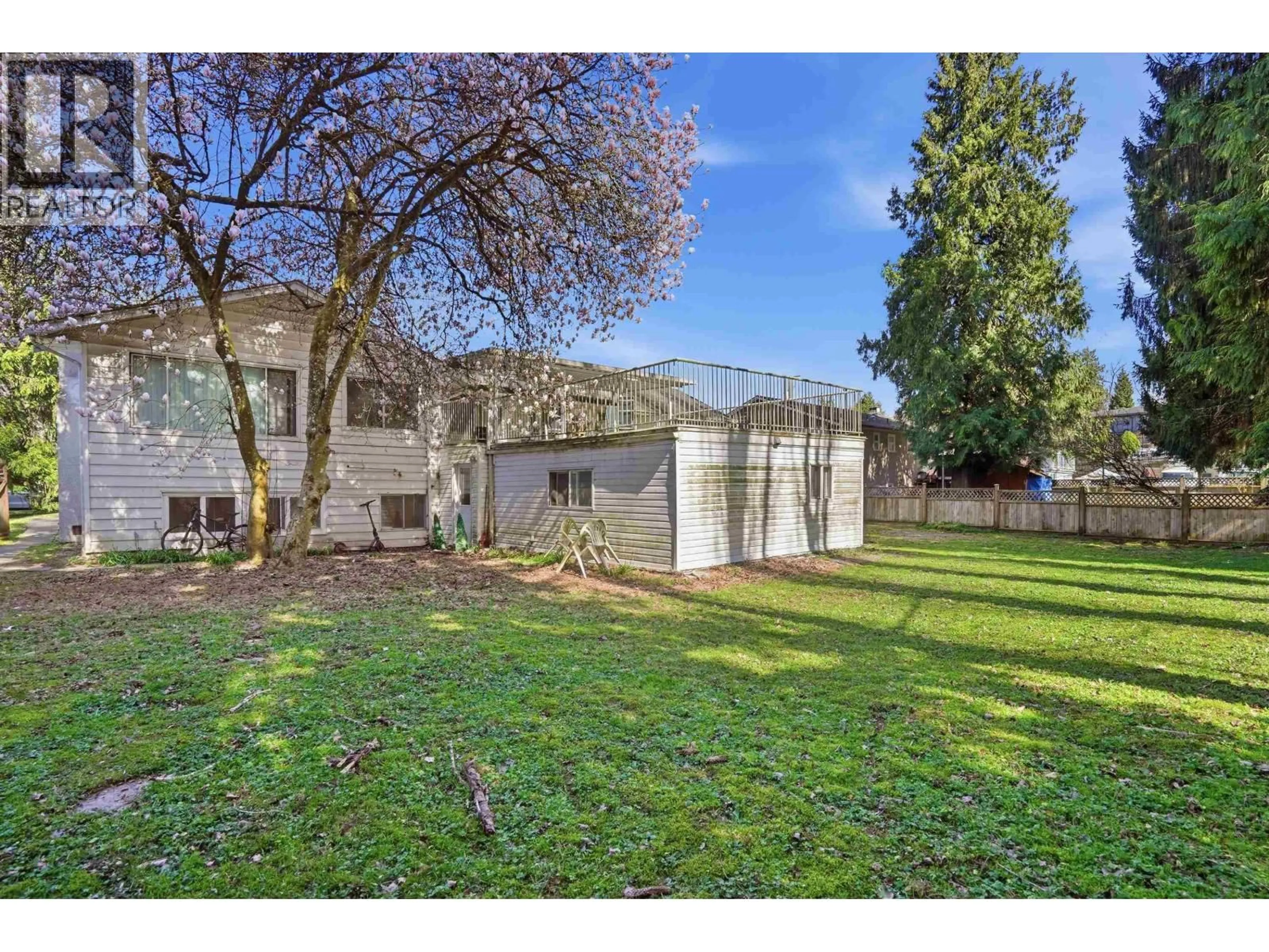 A pic from outside/outdoor area/front of a property/back of a property/a pic from drone, unknown for 5407 CANADA WAY, Burnaby British Columbia V5E3N5