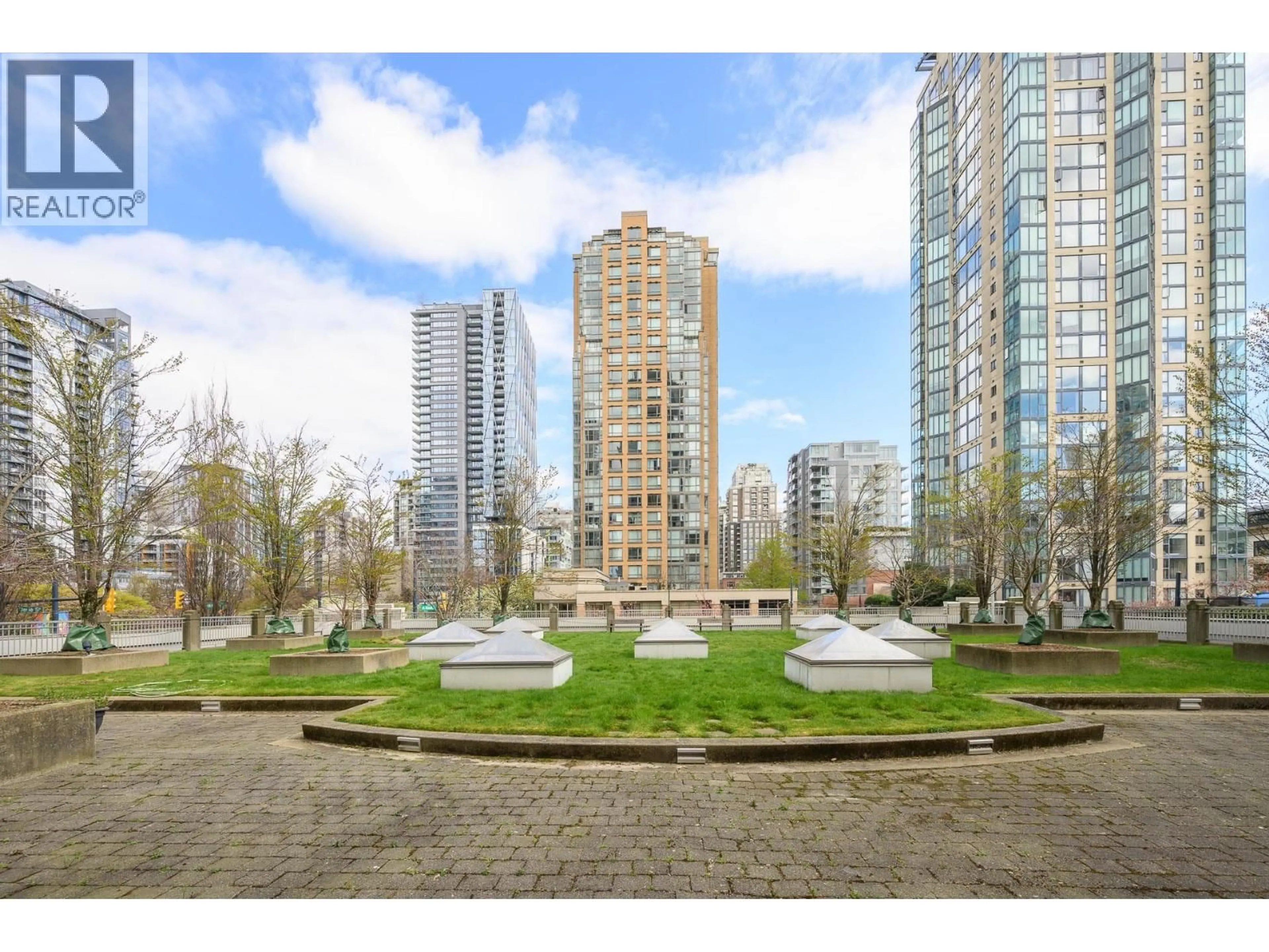Patio, unknown for 505 - 1238 RICHARDS STREET, Vancouver British Columbia V6B6M6