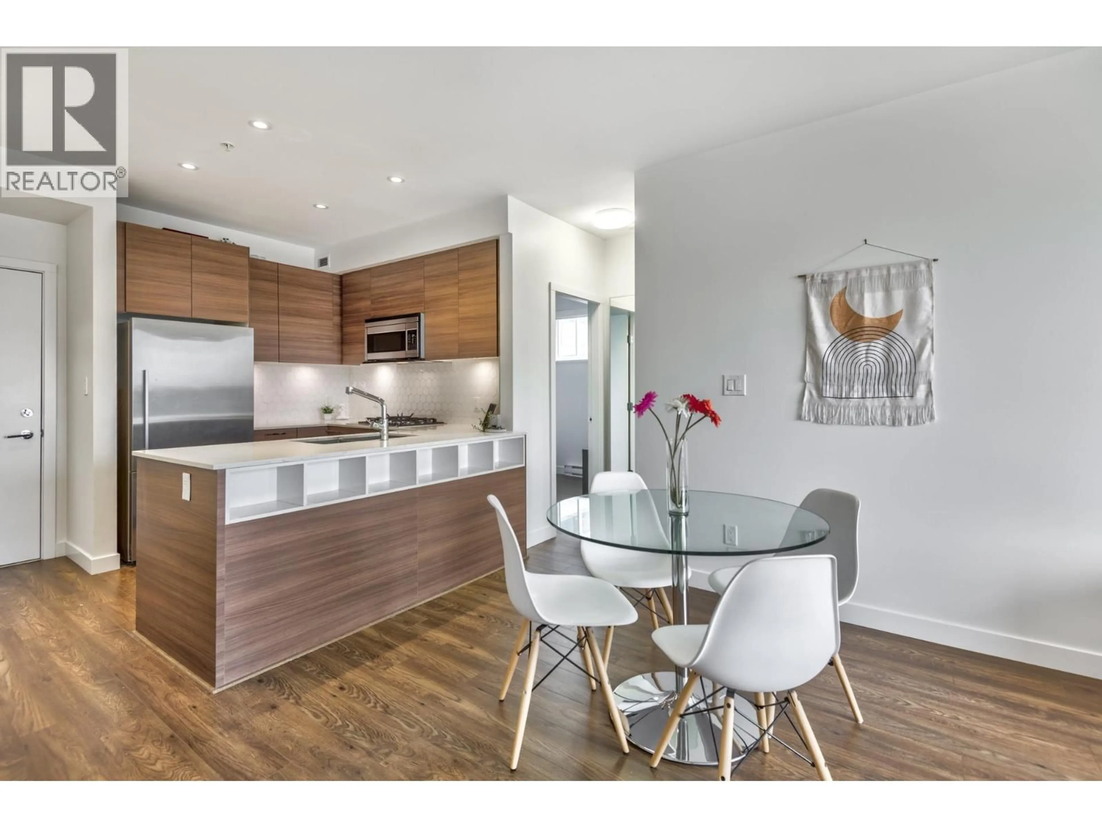 Open concept kitchen, wood/laminate floor for 402 - 1061 MARINE DRIVE, North Vancouver British Columbia V7P1S6