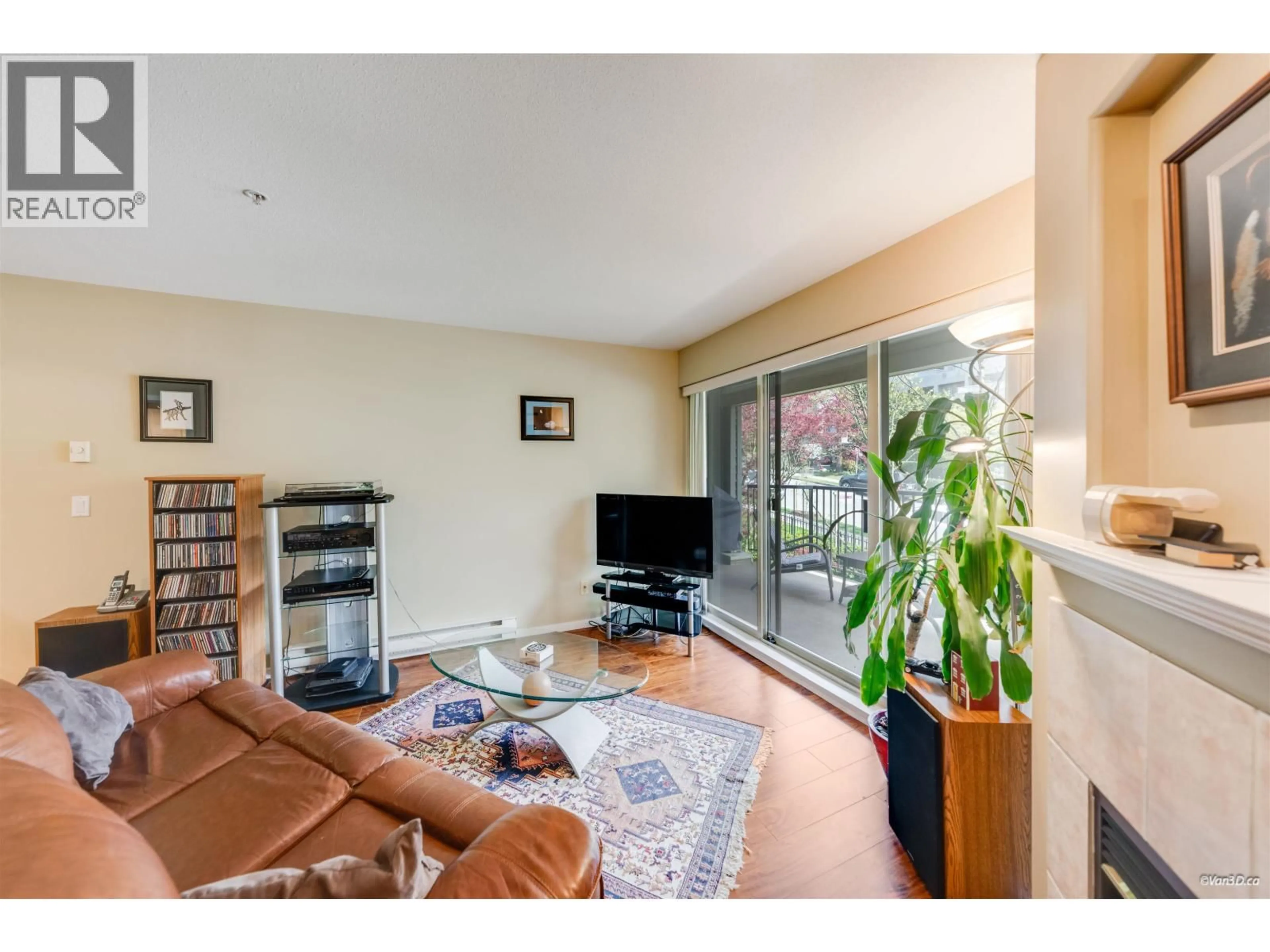 Living room with furniture, unknown for 407 - 210 ELEVENTH STREET, New Westminster British Columbia V3M4C9