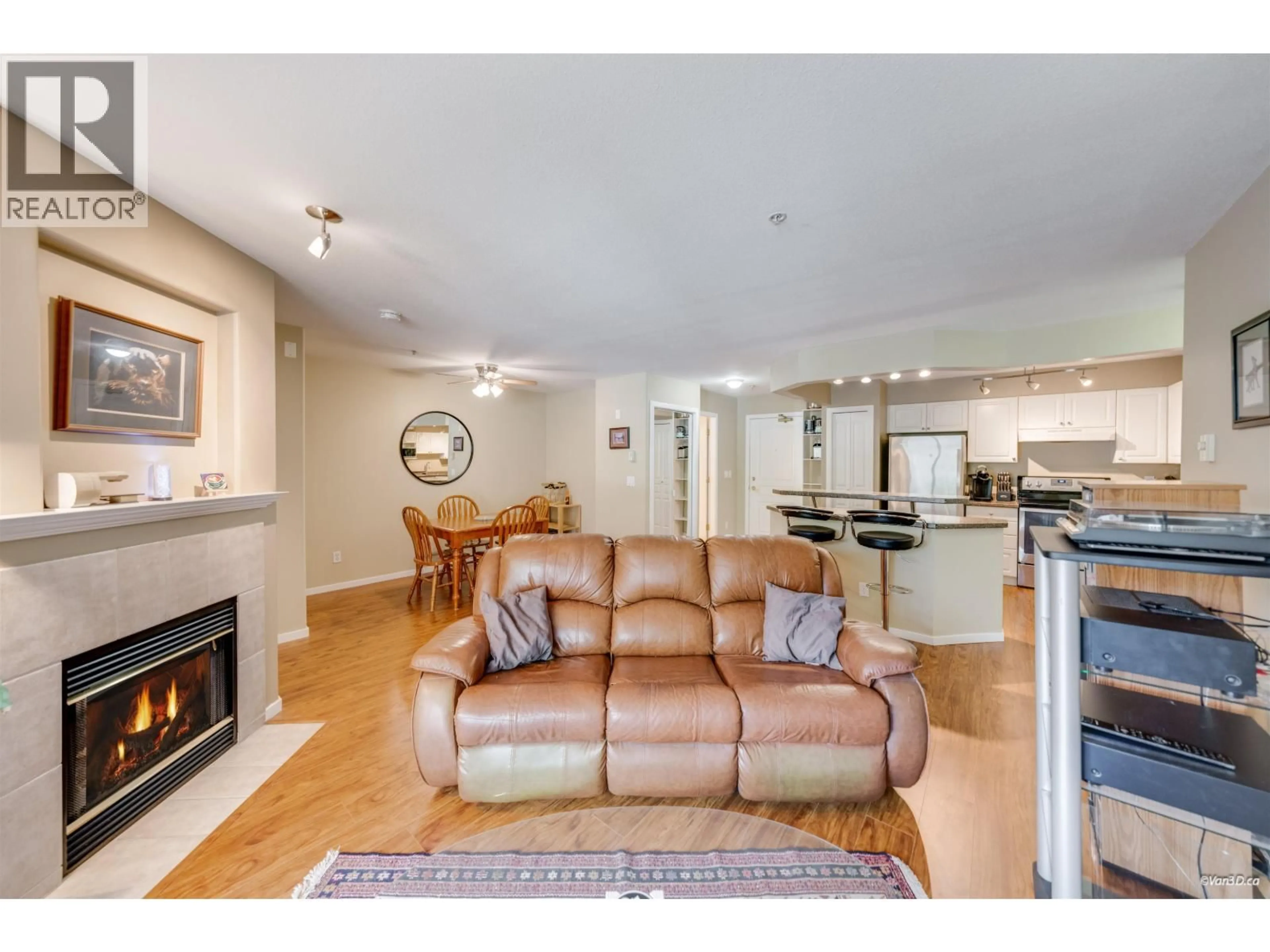 Living room with furniture, unknown for 407 - 210 ELEVENTH STREET, New Westminster British Columbia V3M4C9