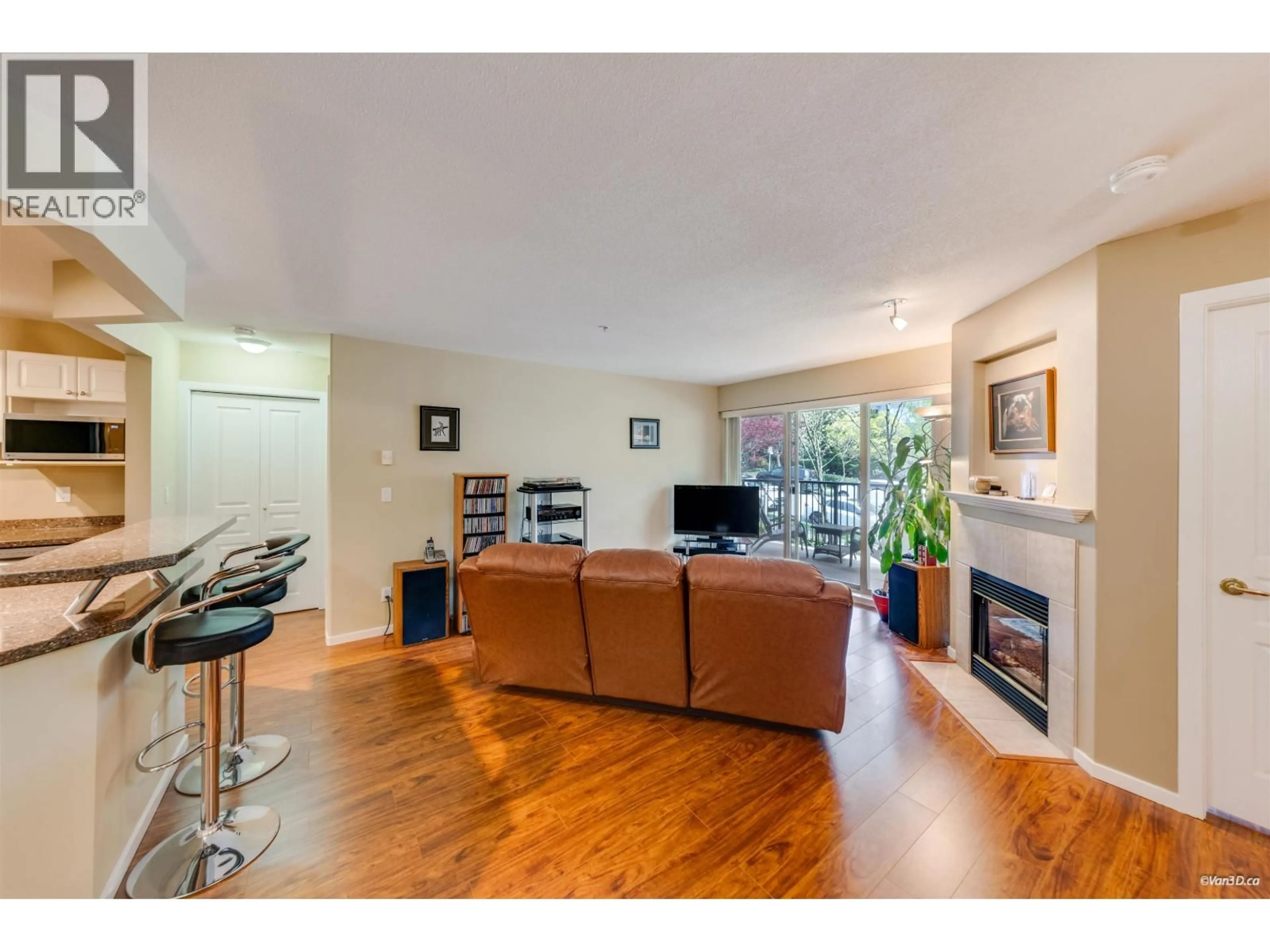 Living room with furniture, wood/laminate floor for 407 - 210 ELEVENTH STREET, New Westminster British Columbia V3M4C9