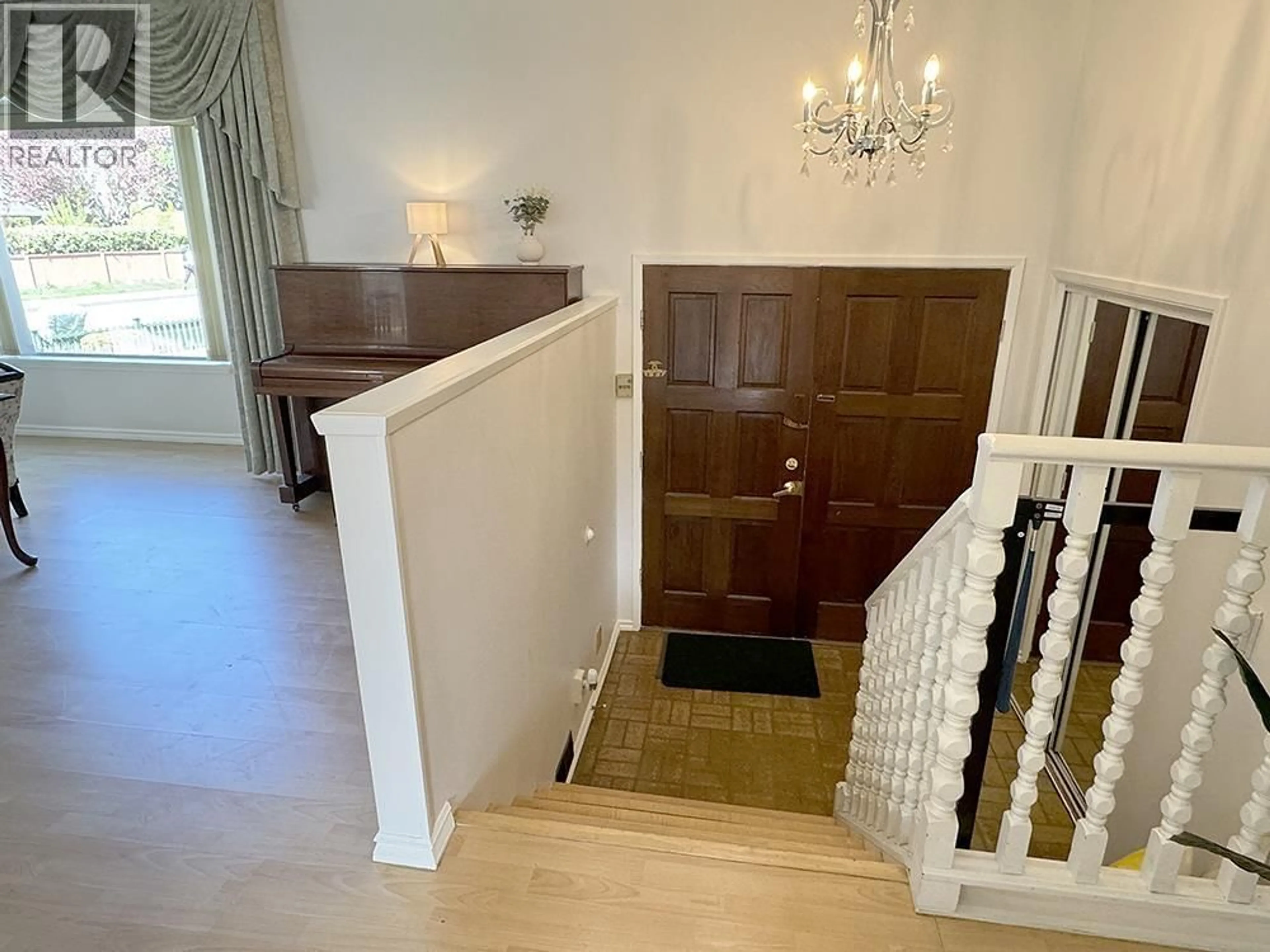 Indoor foyer for 10844 SPRINGMONT GATE, Richmond British Columbia V7E1Y4