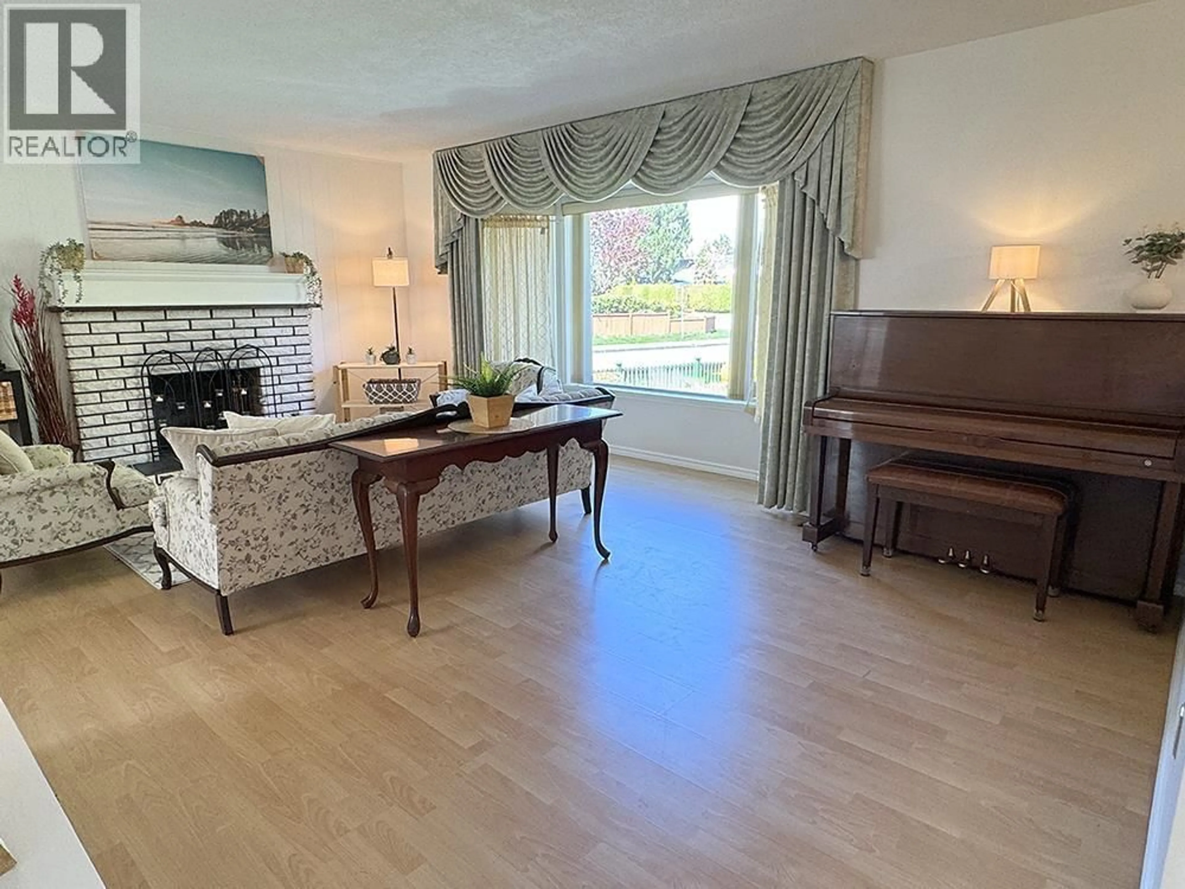 Living room with furniture, unknown for 10844 SPRINGMONT GATE, Richmond British Columbia V7E1Y4