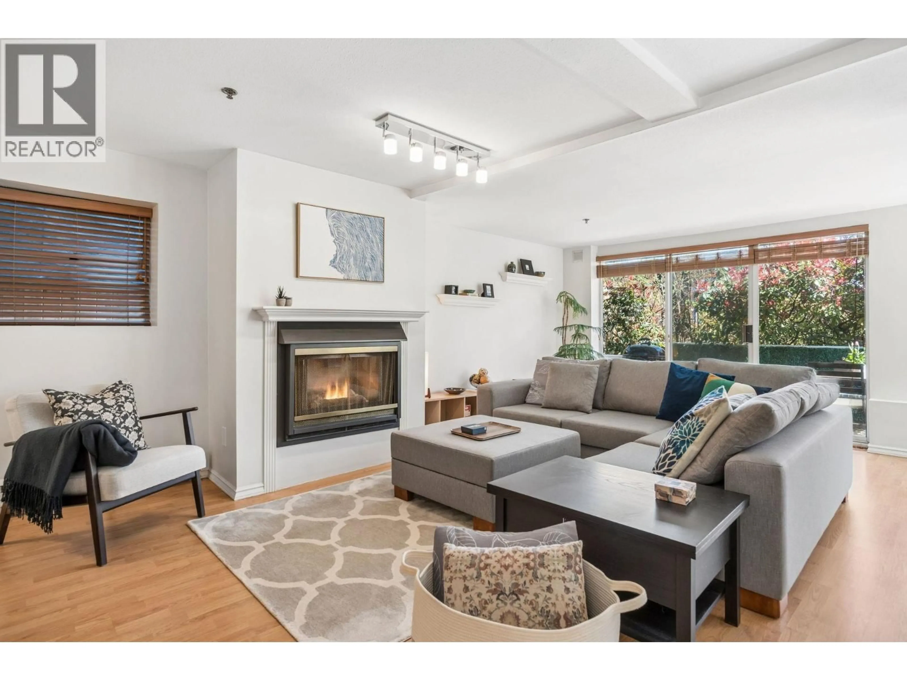 Living room with furniture, unknown for 4306 SOPHIA STREET, Vancouver British Columbia V5V3V7