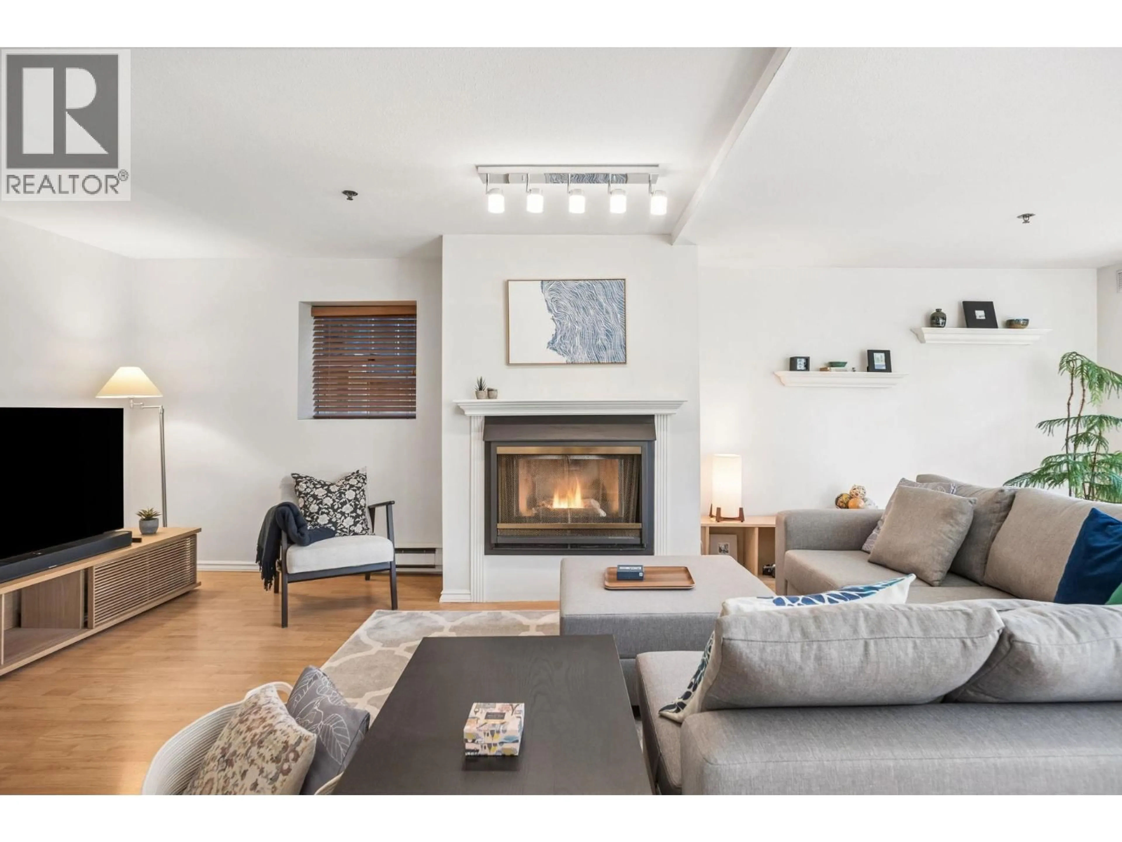 Living room with furniture, wood/laminate floor for 4306 SOPHIA STREET, Vancouver British Columbia V5V3V7