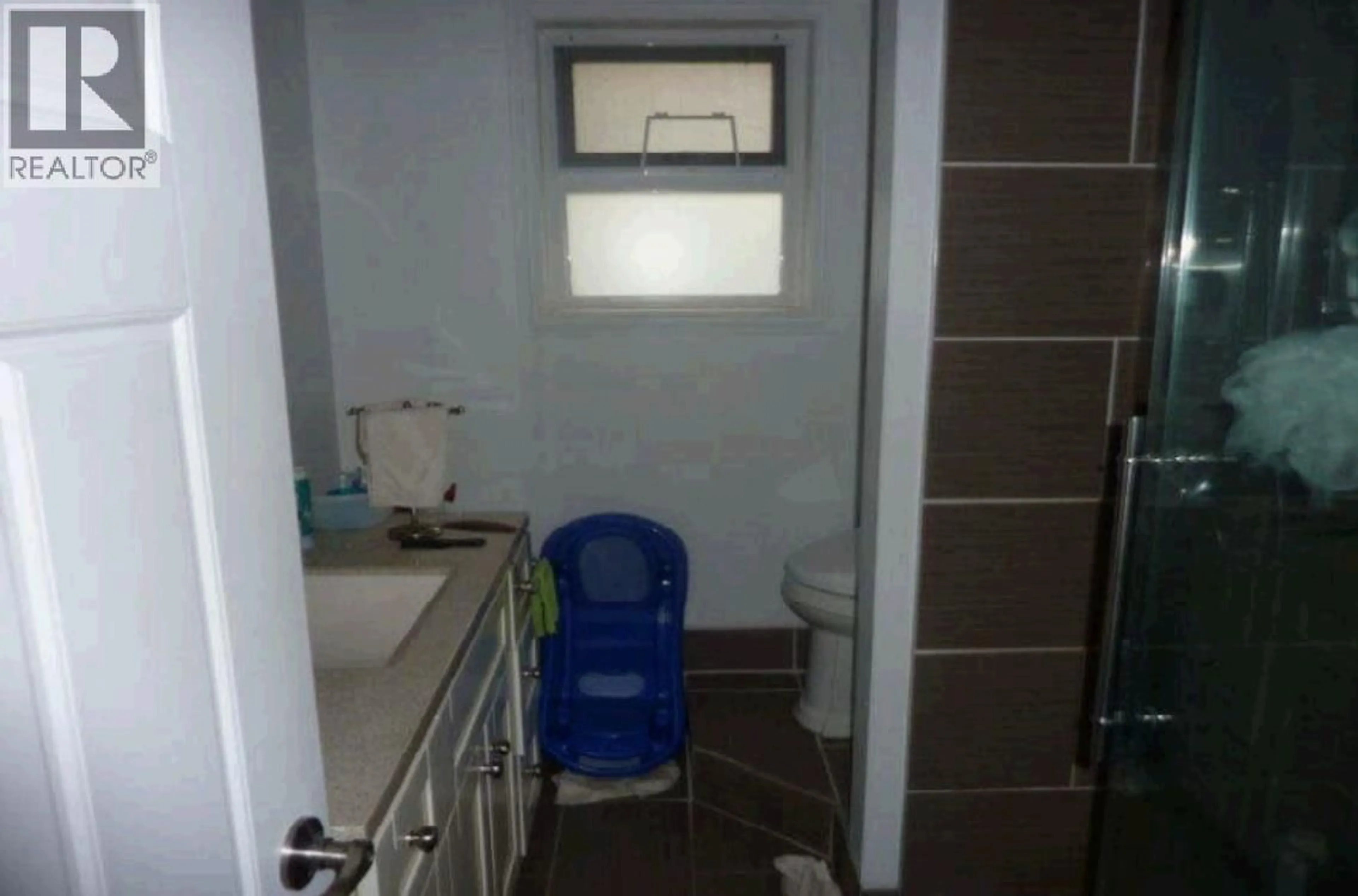 Standard bathroom, floor is not visible for 9909 LYNDHURST STREET, Burnaby British Columbia V3J1E9