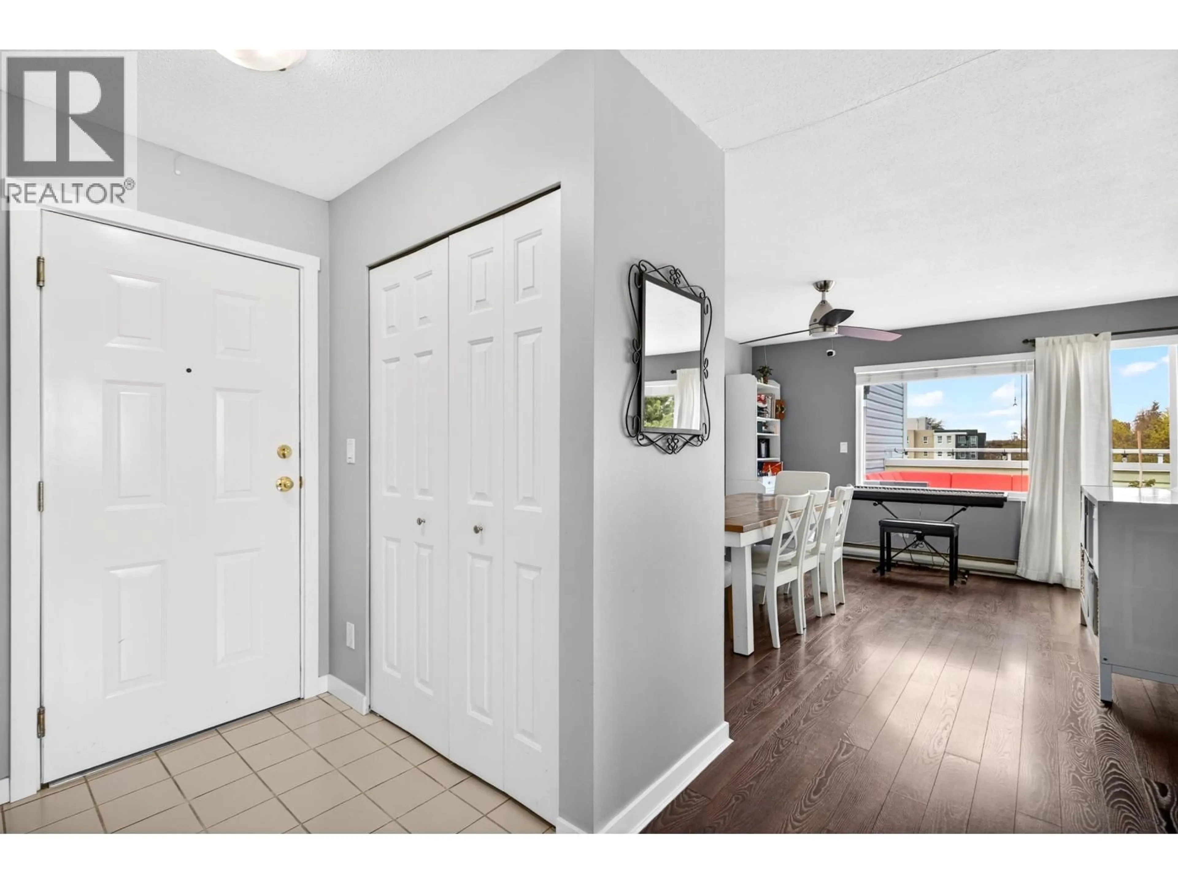 Indoor entryway for 19 - 5661 LADNER TRUNK ROAD, Delta British Columbia V4K1X3