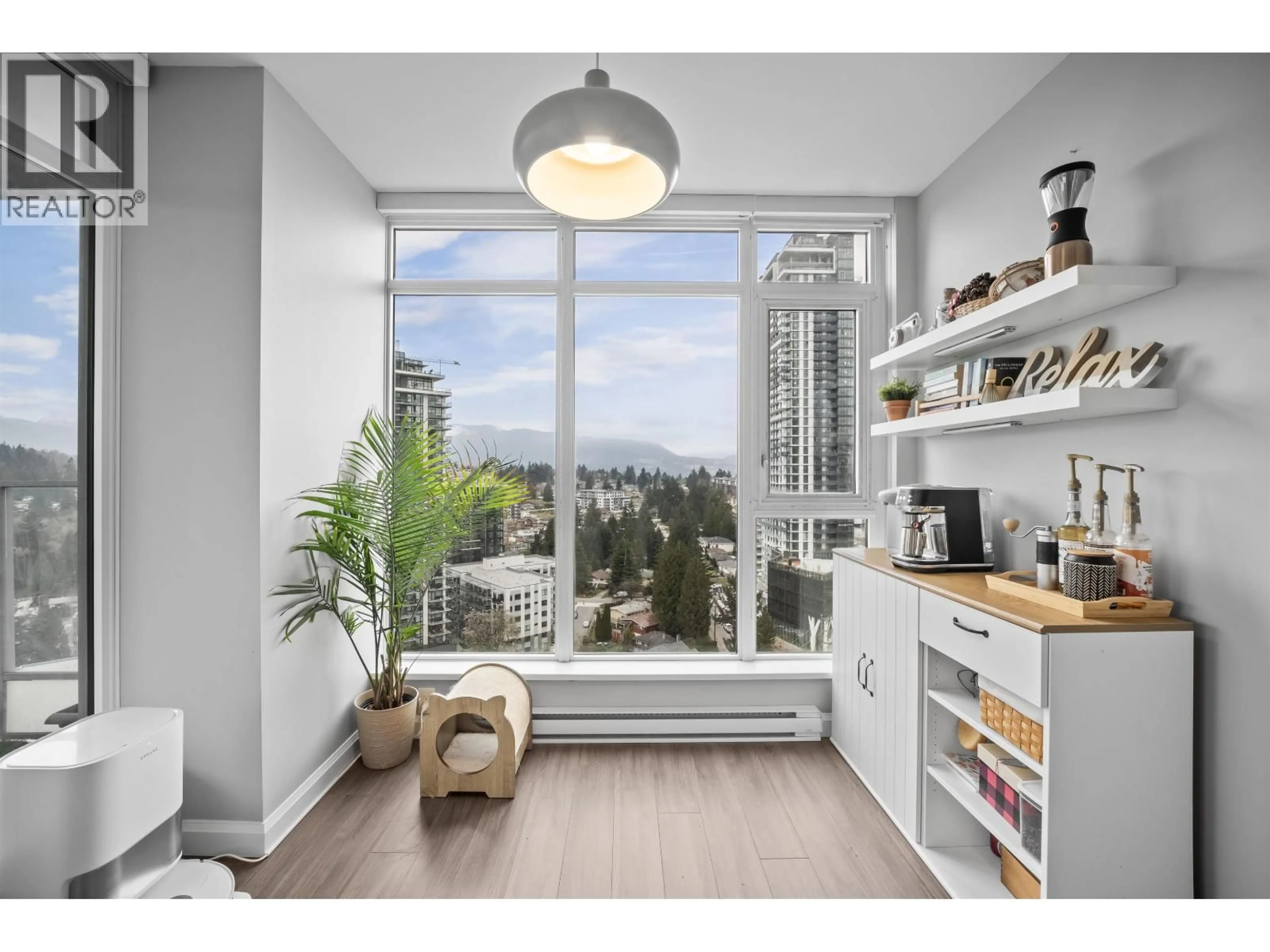 Open concept kitchen, unknown for 2005 - 520 COMO LAKE AVENUE, Coquitlam British Columbia V3J0E8