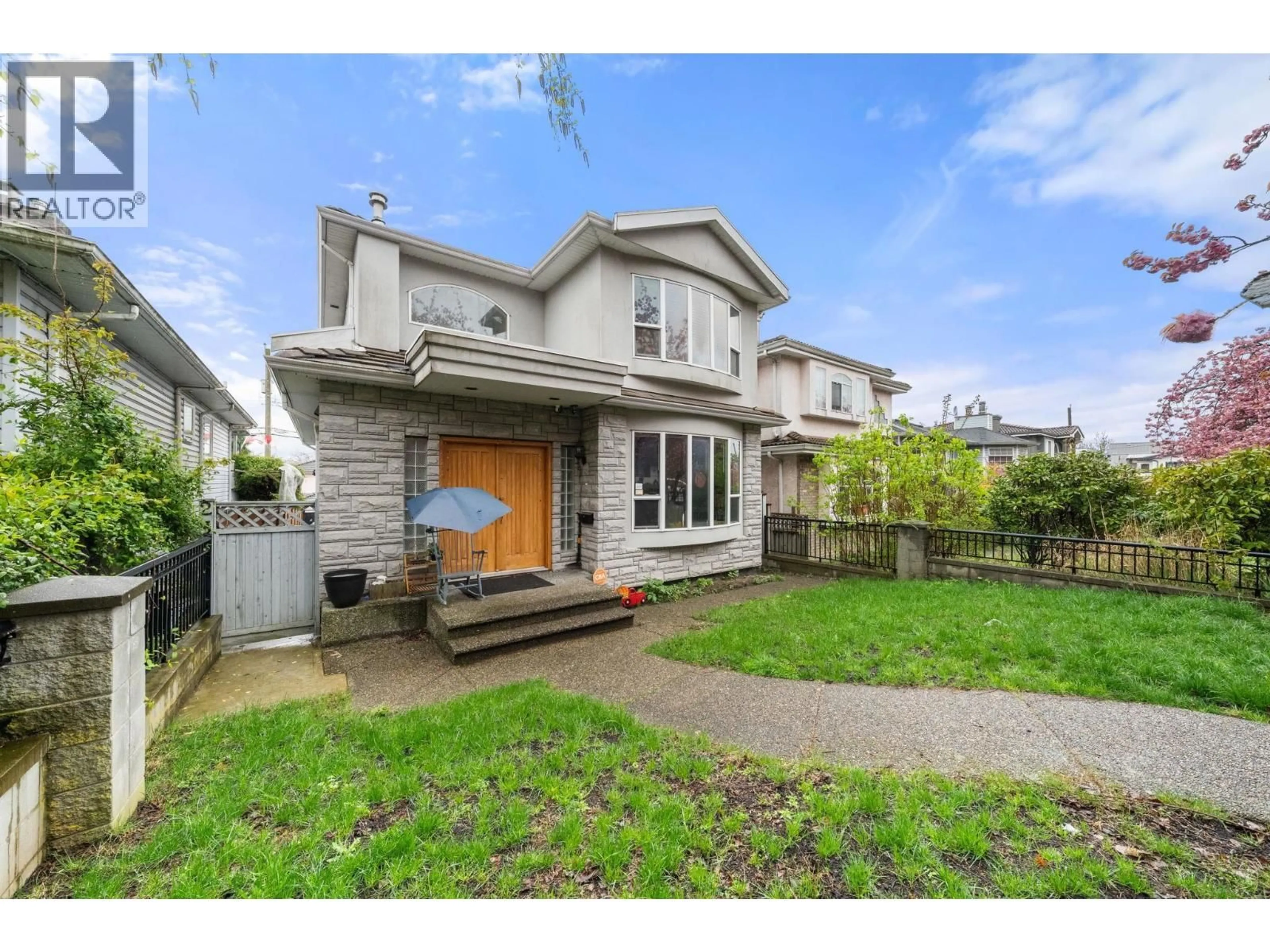 A pic from outside/outdoor area/front of a property/back of a property/a pic from drone, street for 62 61ST AVENUE, Vancouver British Columbia V5X2B4