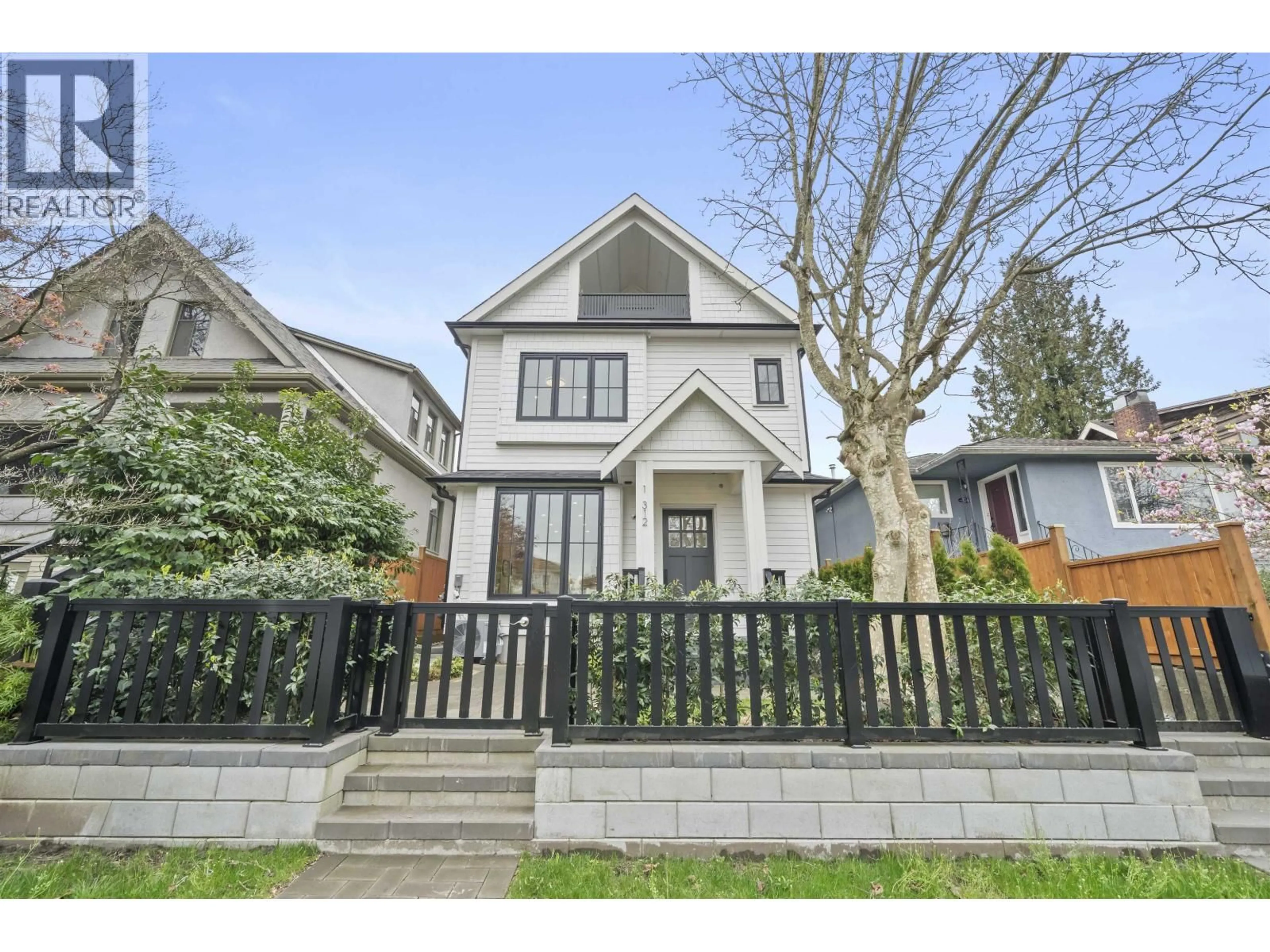 Home with vinyl exterior material, street for 1 - 312 40TH AVENUE, Vancouver British Columbia V5W1L9