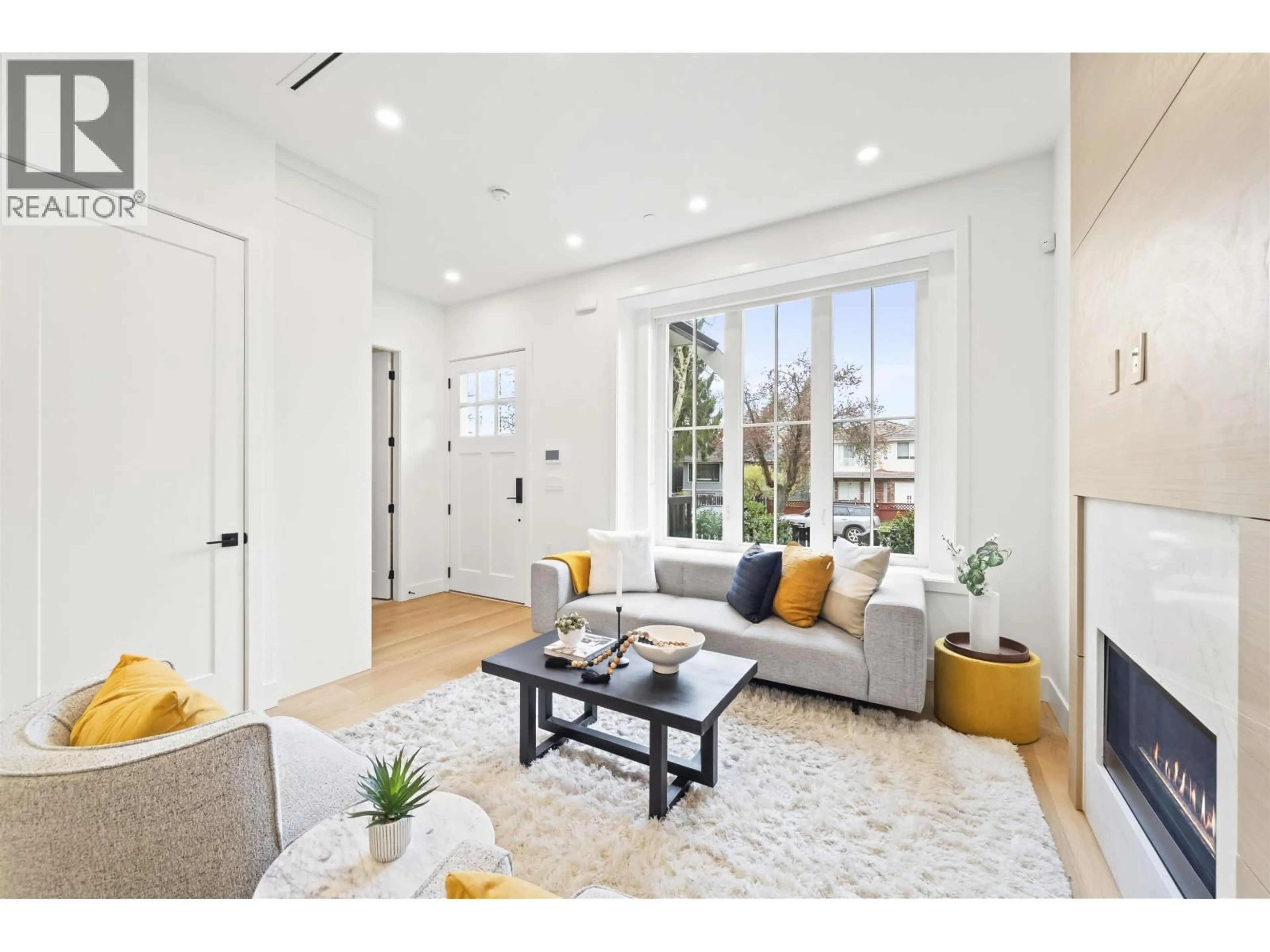 Living room with furniture, unknown for 1 - 312 40TH AVENUE, Vancouver British Columbia V5W1L9