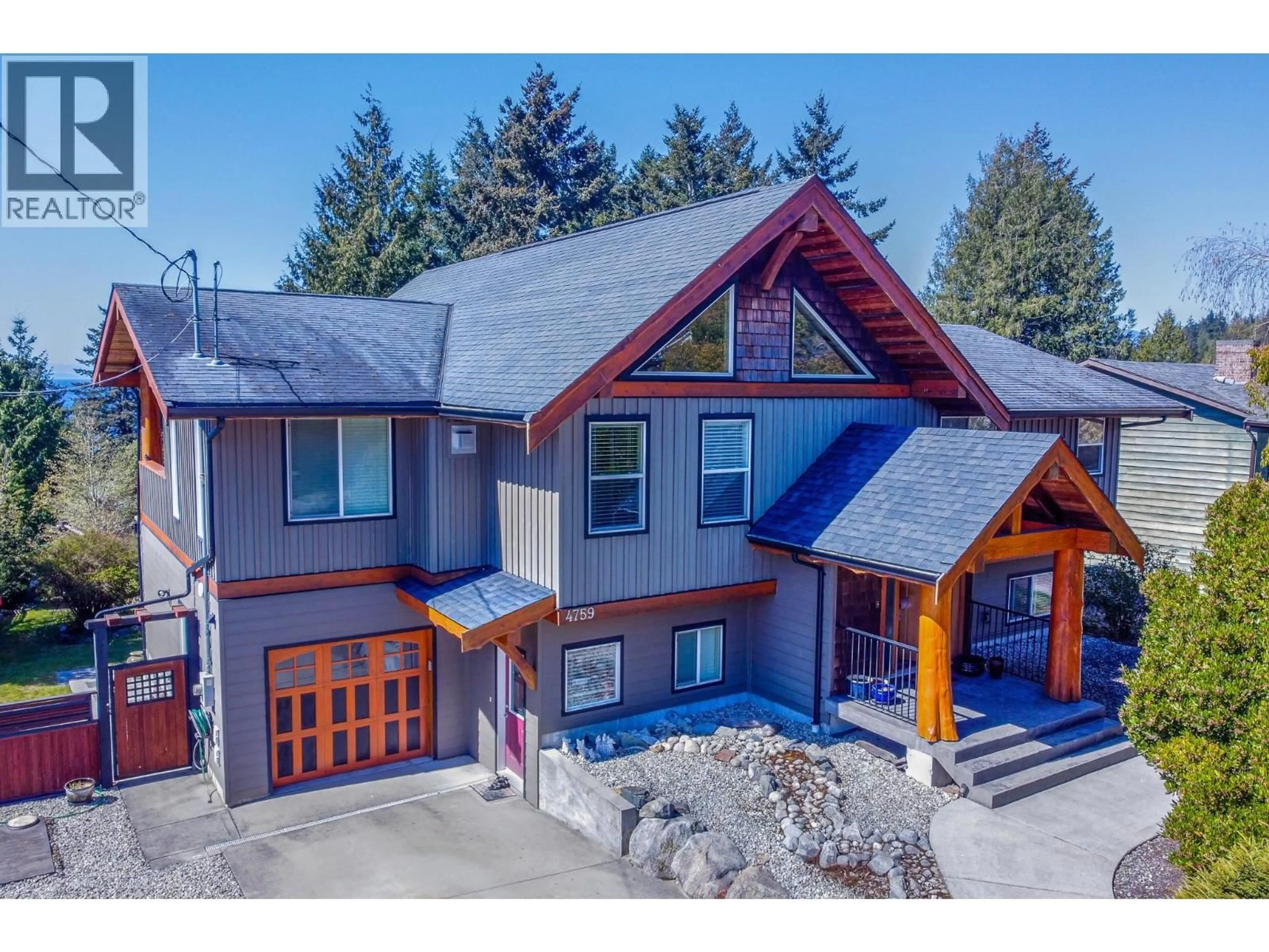 A pic from outside/outdoor area/front of a property/back of a property/a pic from drone, street for 4759 LAUREL AVENUE, Sechelt British Columbia V7Z0B4