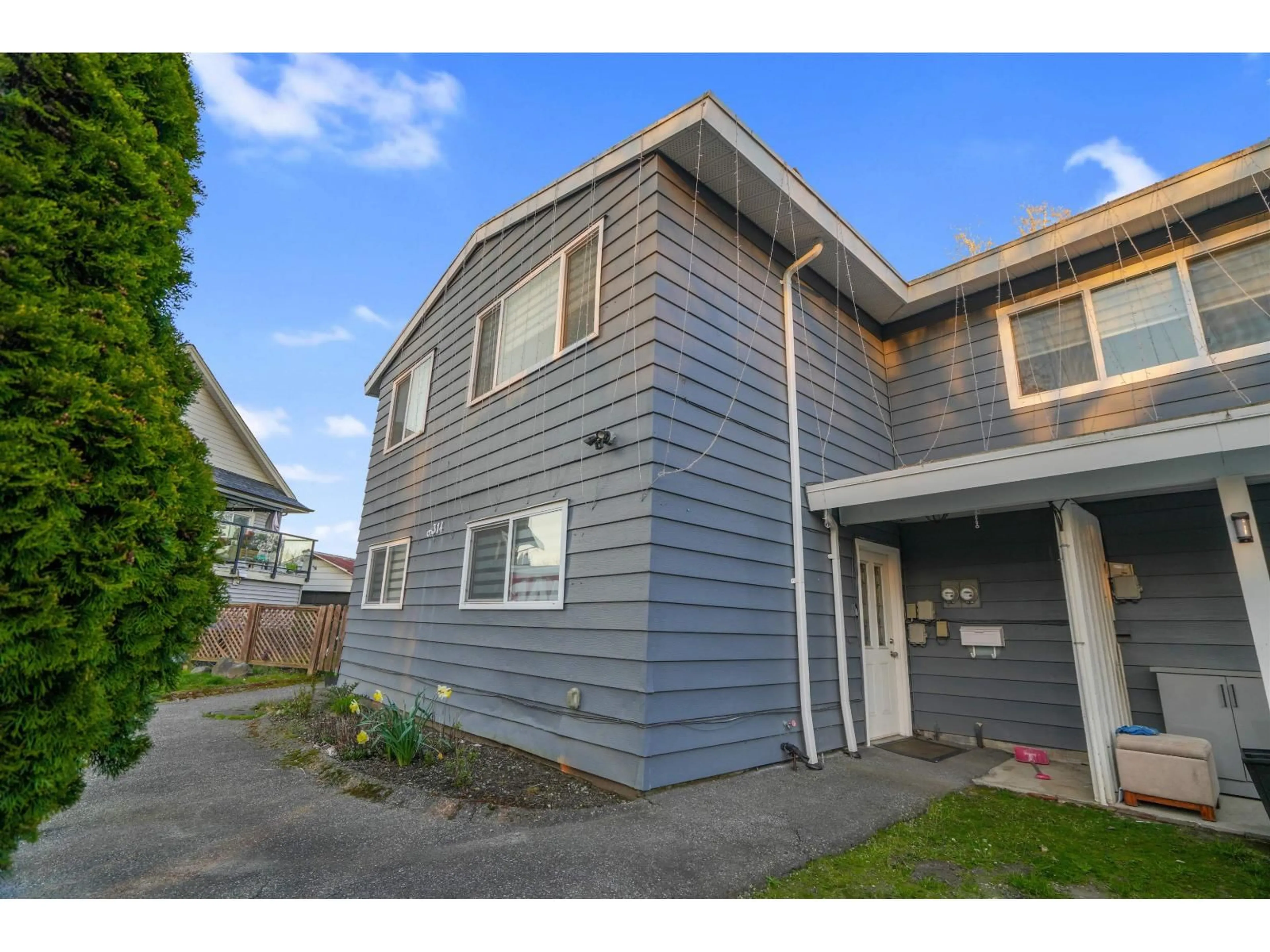 A pic from outside/outdoor area/front of a property/back of a property/a pic from drone, street for 6314 SORREL PLACE, Surrey British Columbia V3S5H7