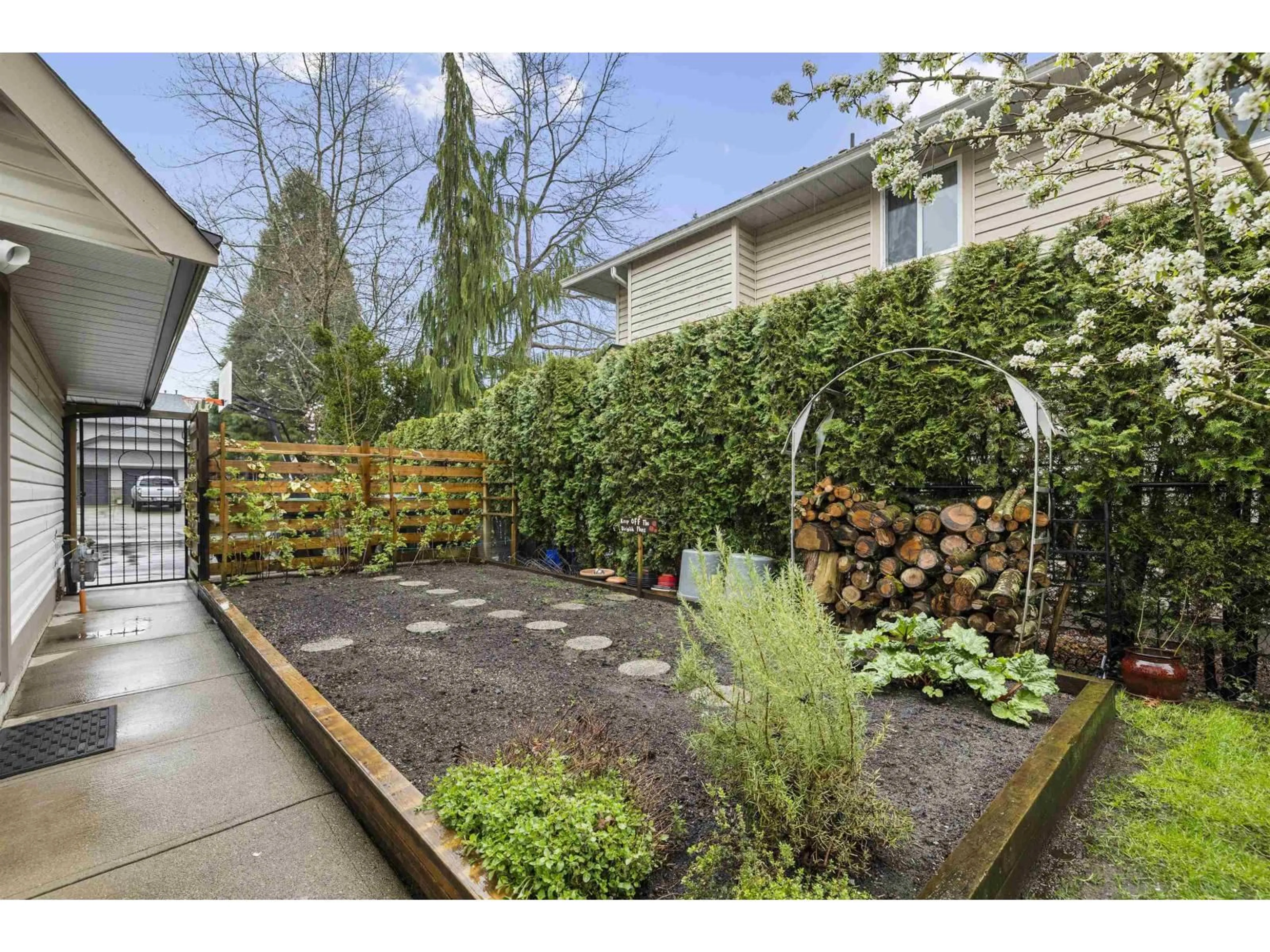 Patio, street for 4501 BENZ CRESCENT, Langley British Columbia V2Z1L5