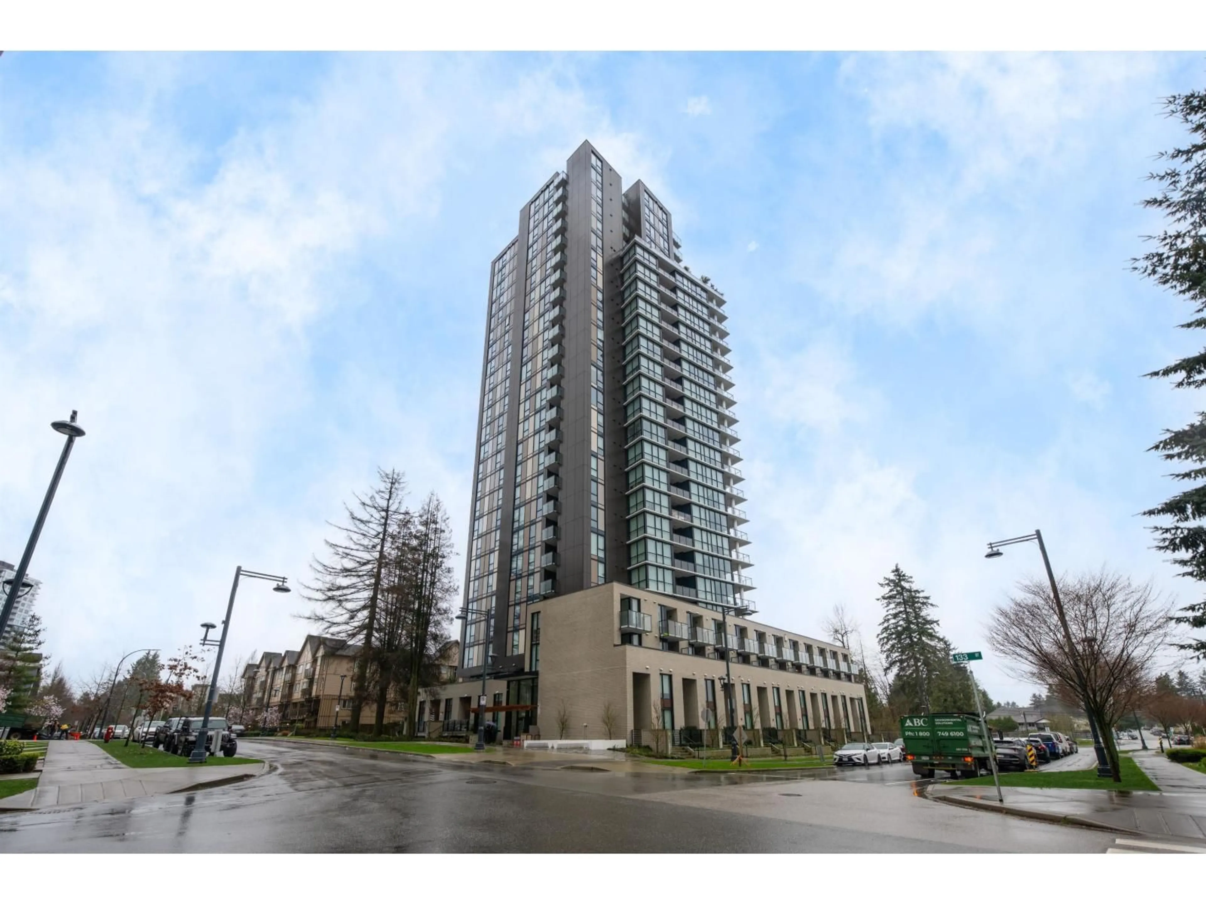 Indoor foyer for 1801 - 10333 133 STREET, Surrey British Columbia V3T0V1