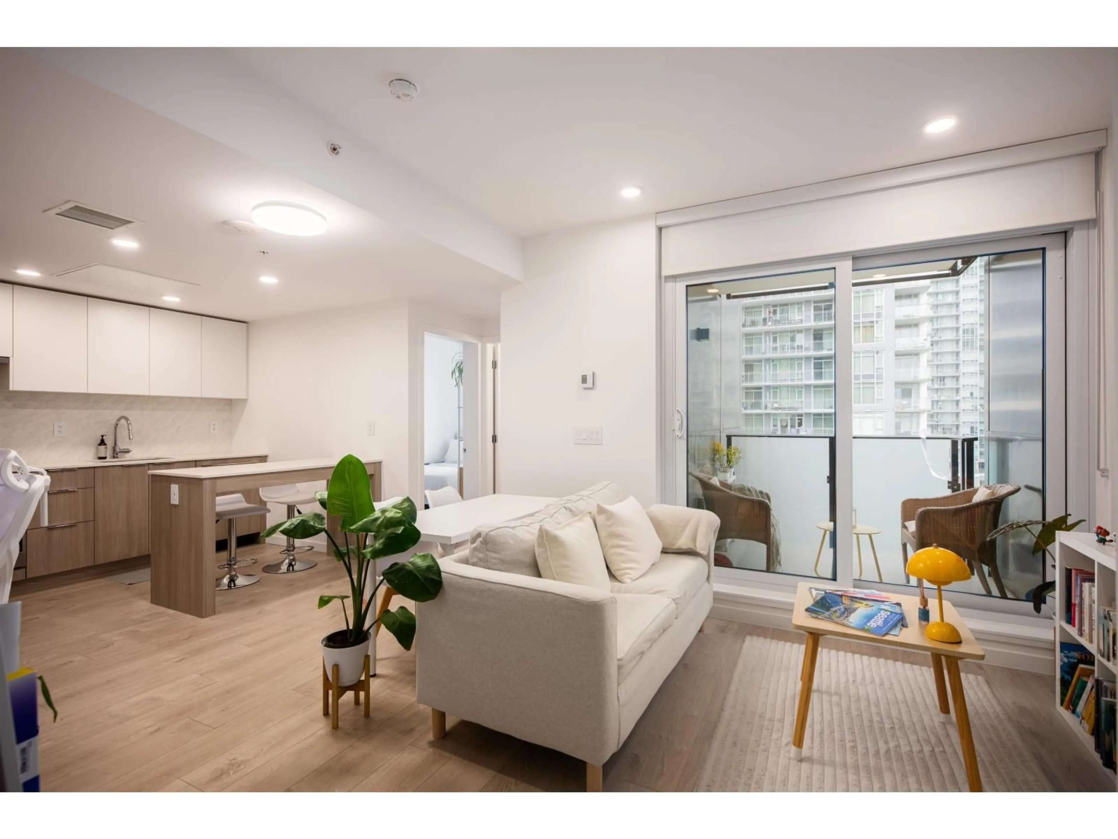 Living room with furniture, wood/laminate floor for 1801 - 10333 133 STREET, Surrey British Columbia V3T0V1