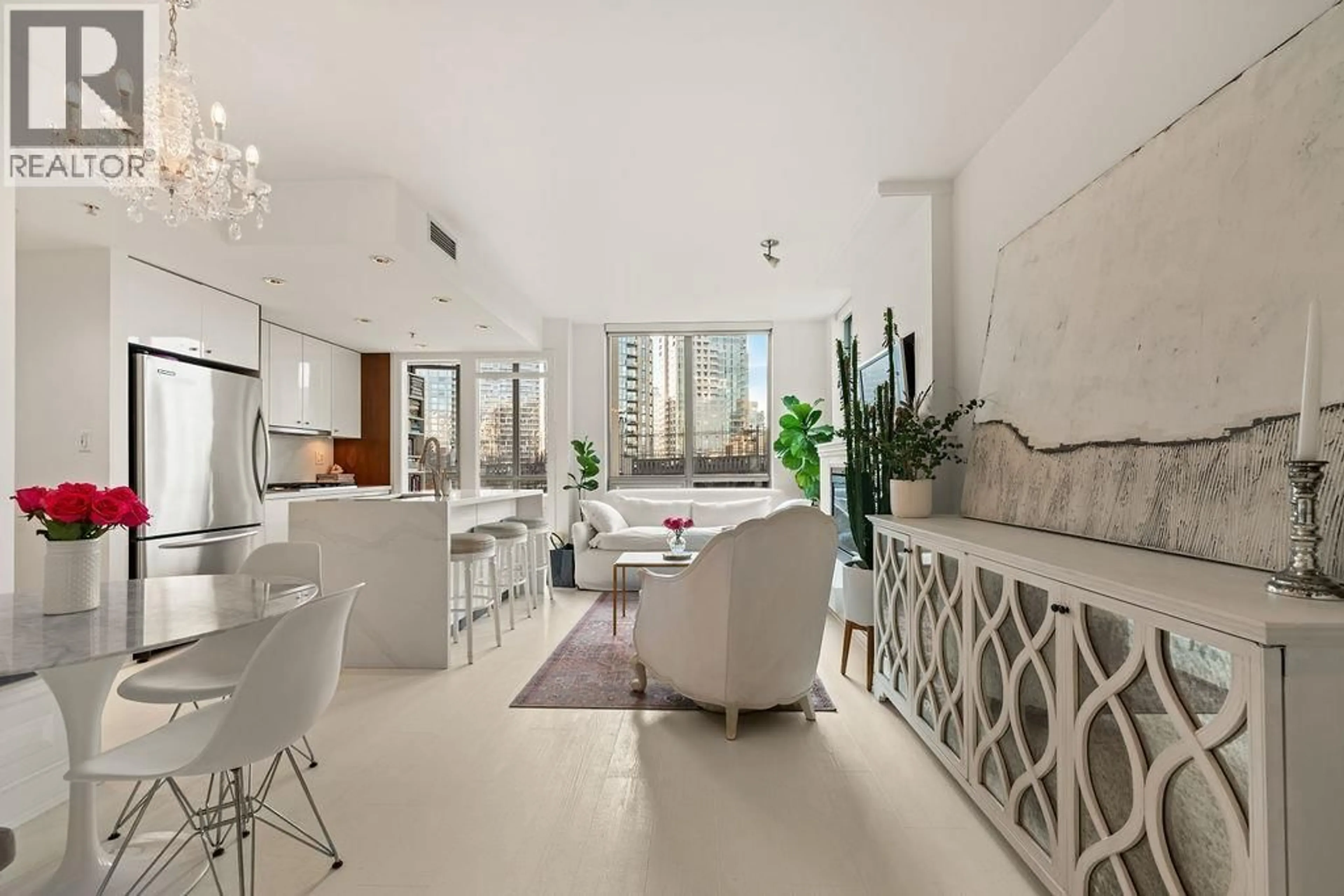 Living room with furniture, unknown for 601 - 1005 BEACH AVENUE, Vancouver British Columbia V6E3W2