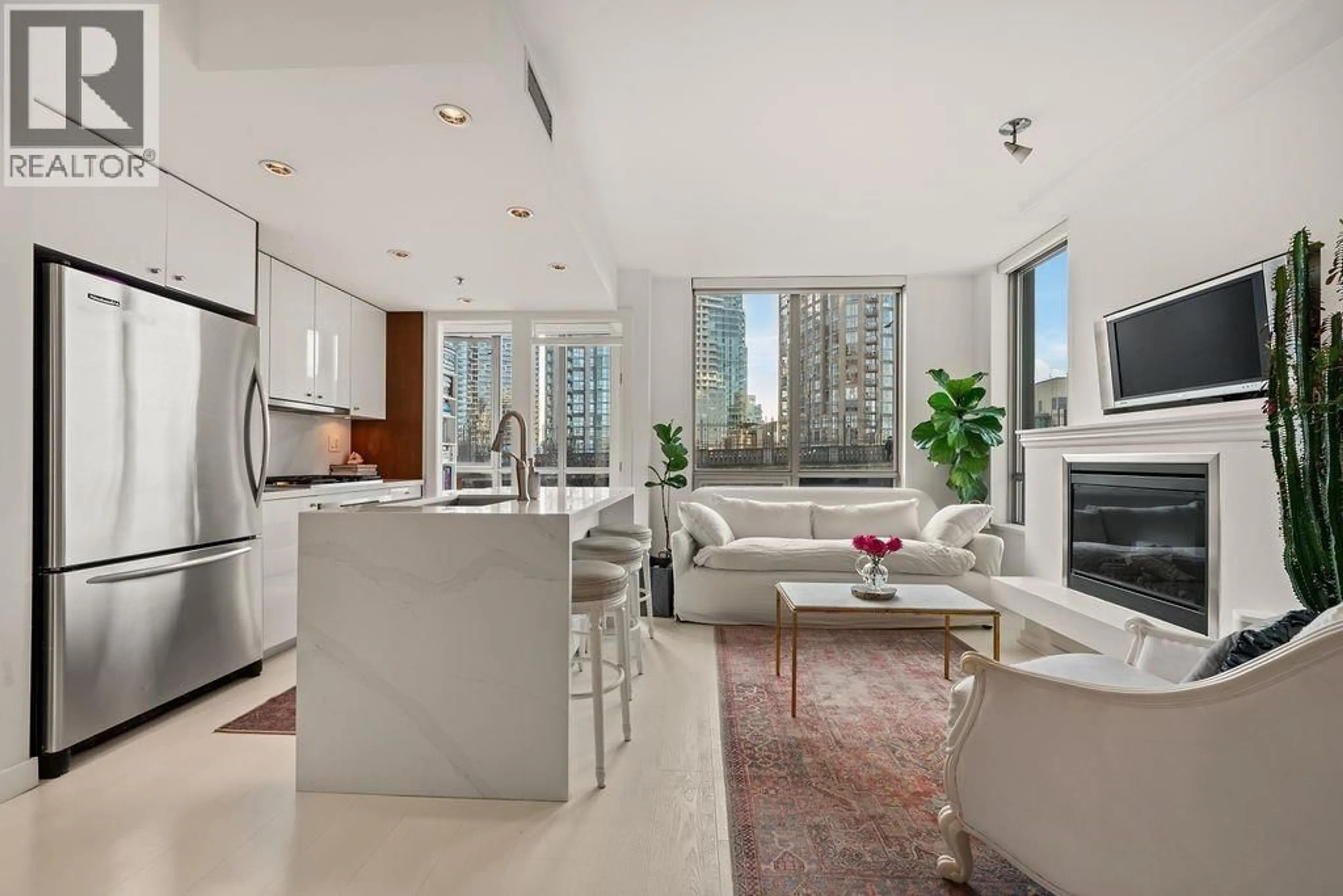 Open concept kitchen, unknown for 601 - 1005 BEACH AVENUE, Vancouver British Columbia V6E3W2