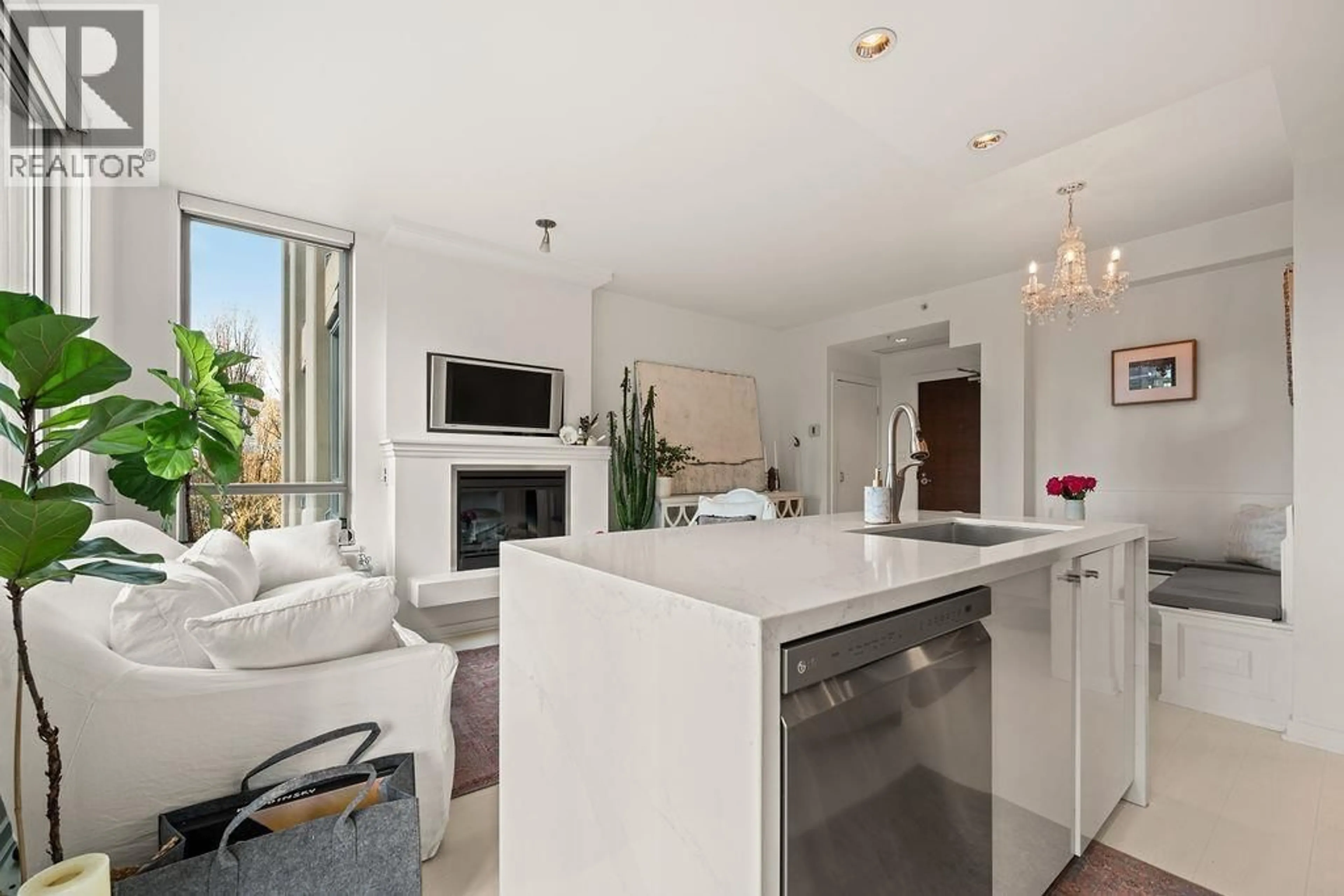 Open concept kitchen, unknown for 601 - 1005 BEACH AVENUE, Vancouver British Columbia V6E3W2