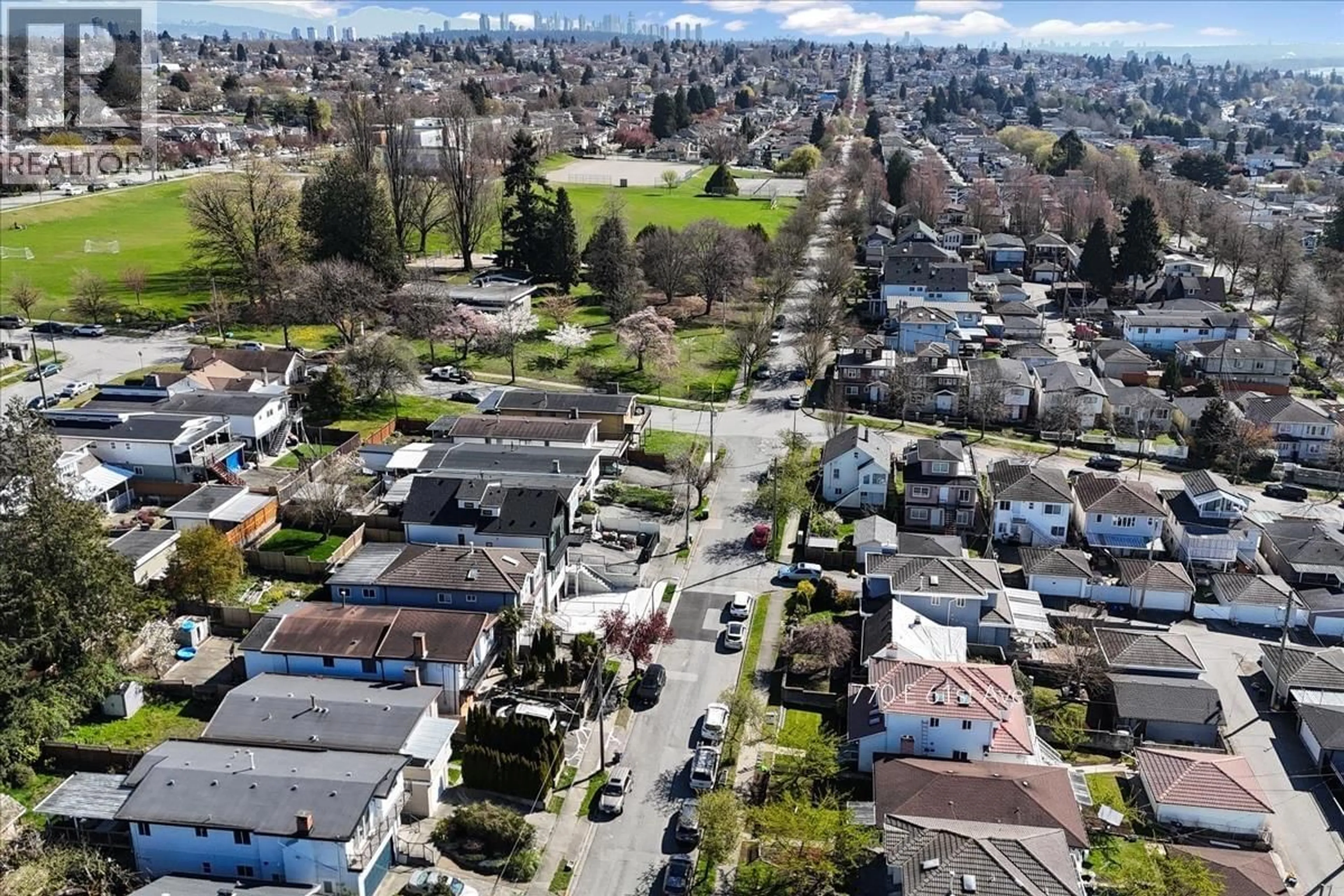 A pic from outside/outdoor area/front of a property/back of a property/a pic from drone, street for 770 61ST AVENUE, Vancouver British Columbia V5X2C2