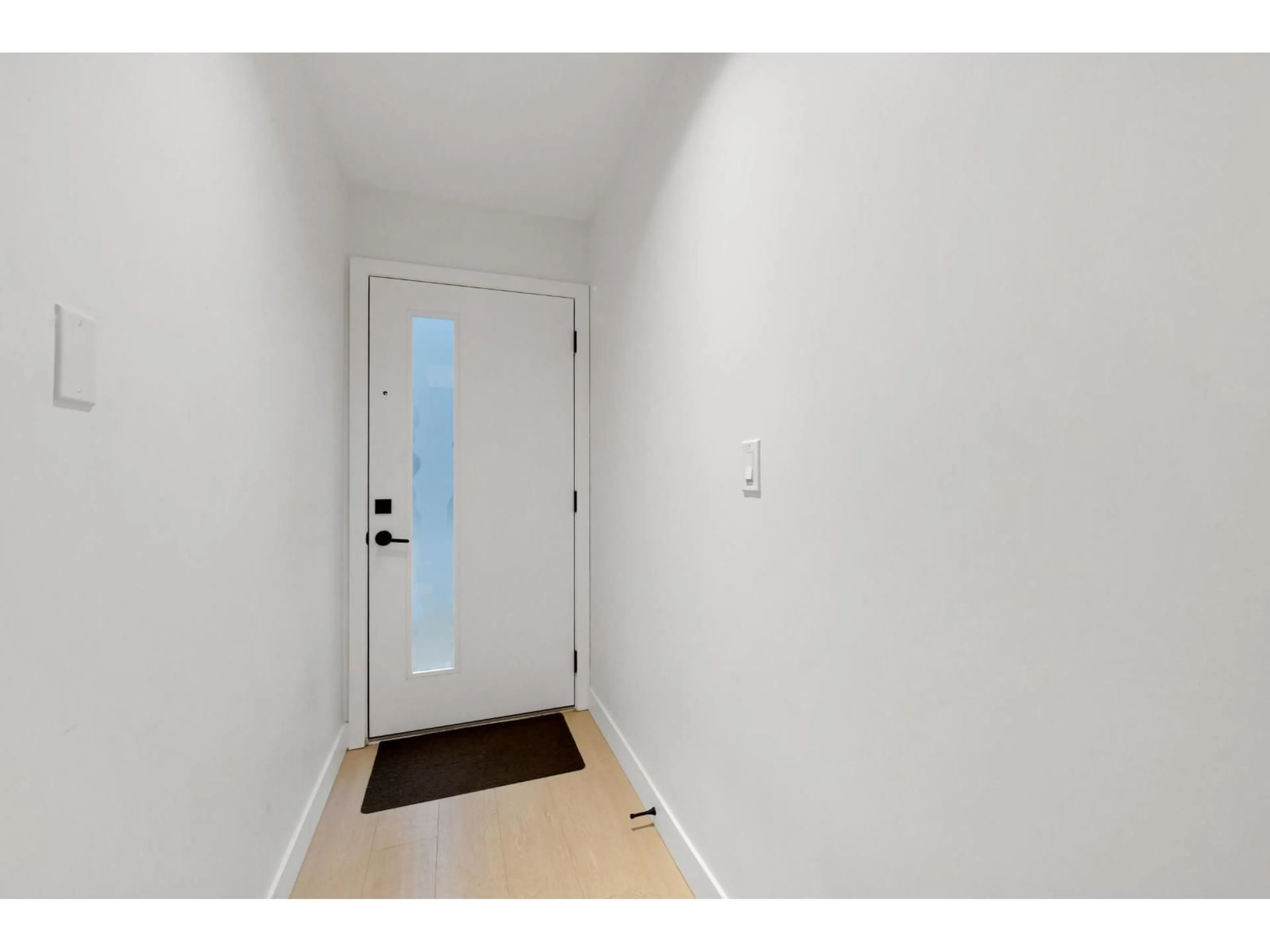 Indoor entryway for 31 - 7127 193A STREET, Surrey British Columbia V4N6V9