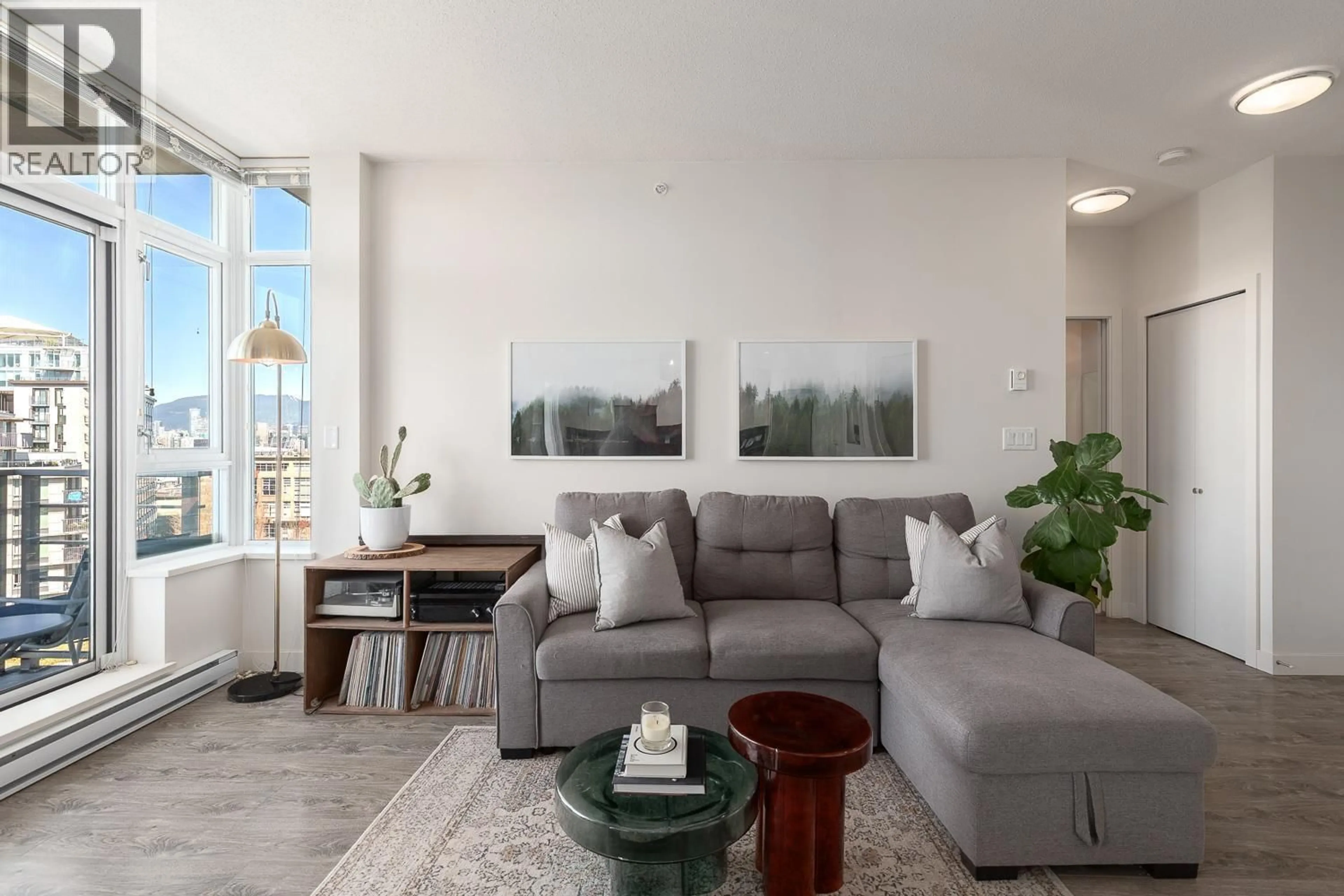 Living room with furniture, unknown for 906 - 2788 PRINCE EDWARD STREET, Vancouver British Columbia V5T0C8