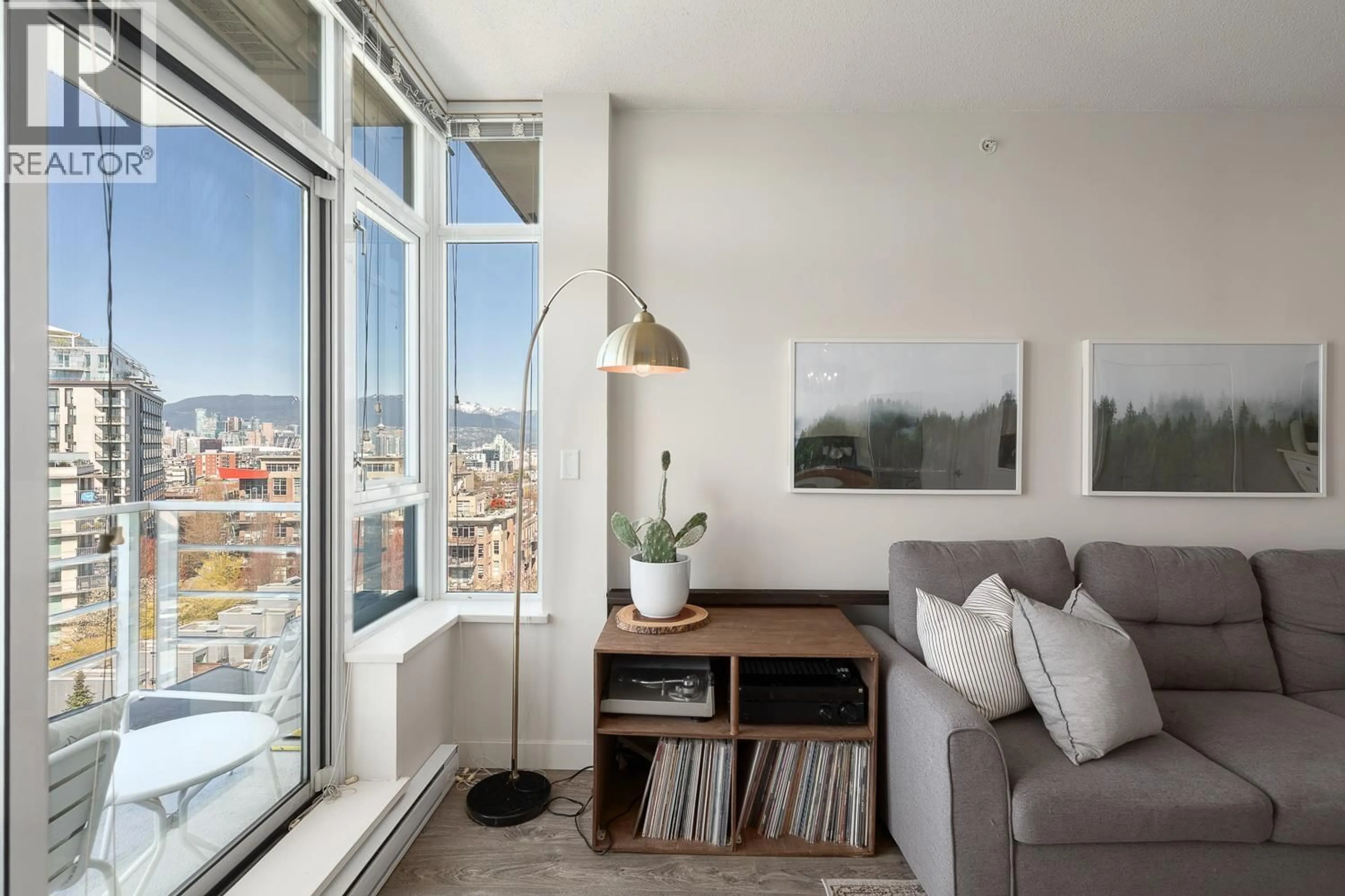 Living room with furniture, unknown for 906 - 2788 PRINCE EDWARD STREET, Vancouver British Columbia V5T0C8