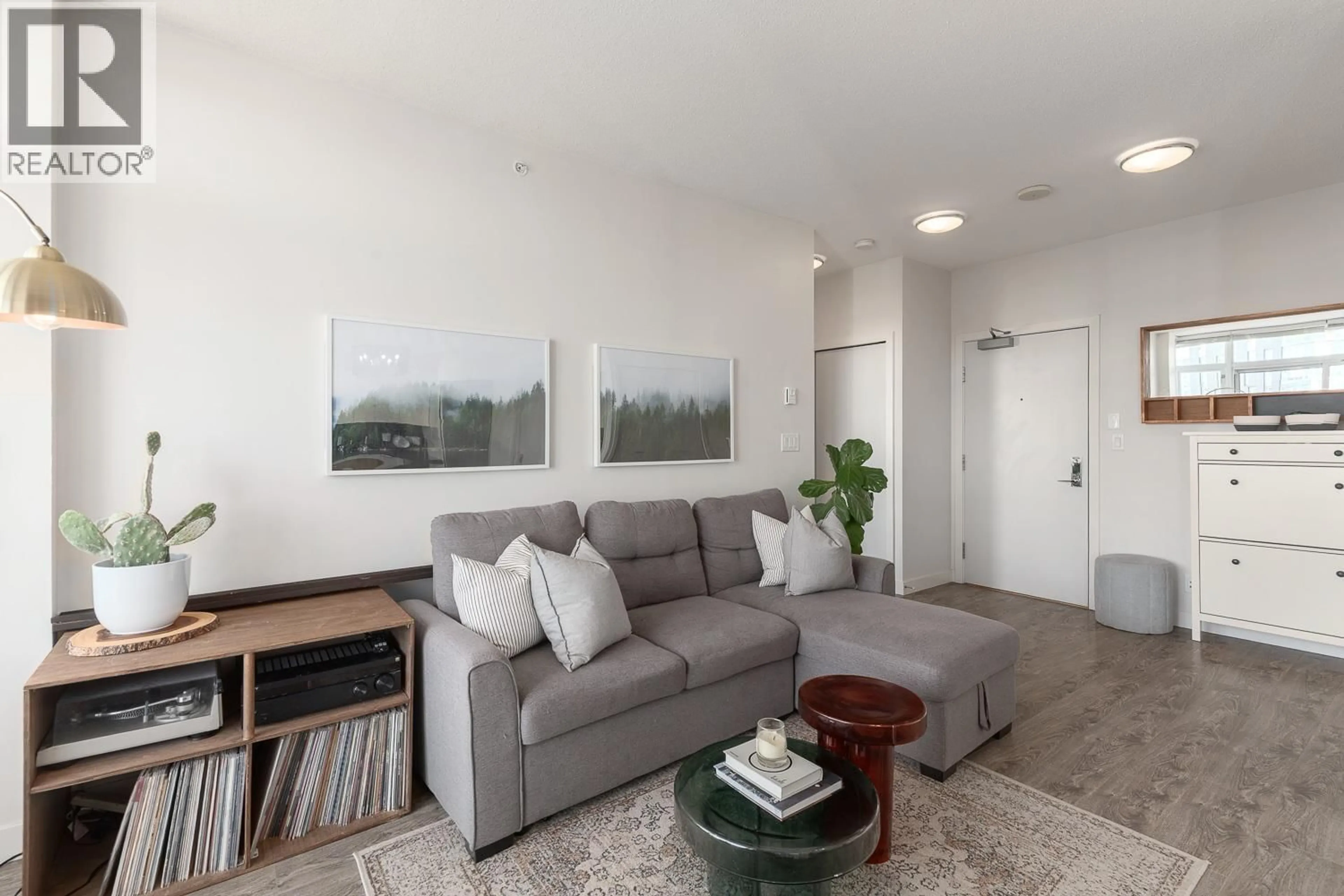 Living room with furniture, unknown for 906 - 2788 PRINCE EDWARD STREET, Vancouver British Columbia V5T0C8