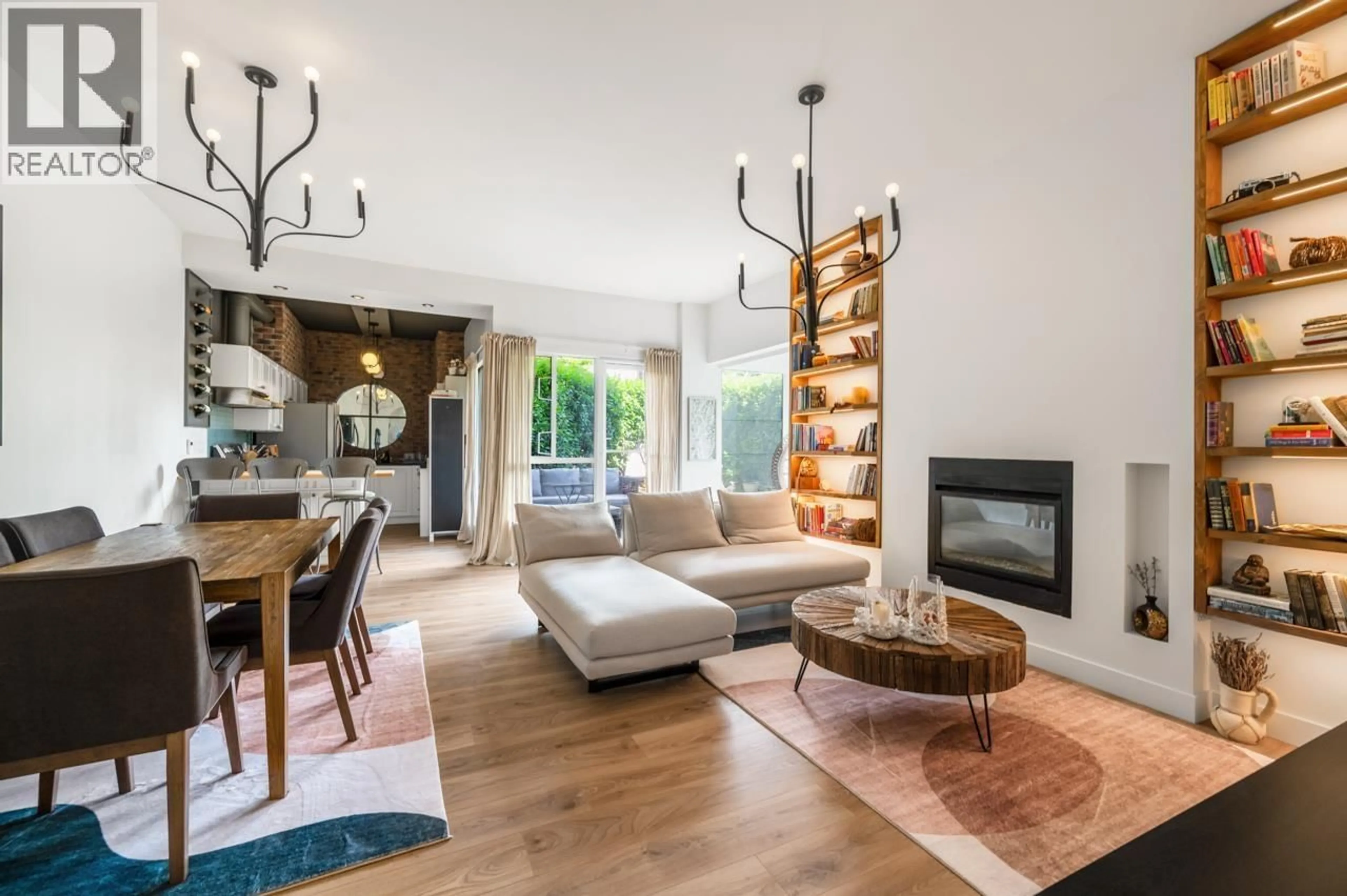 Living room with furniture, wood/laminate floor for 102 - 410 CARNARVON STREET, New Westminster British Columbia V3L5N9