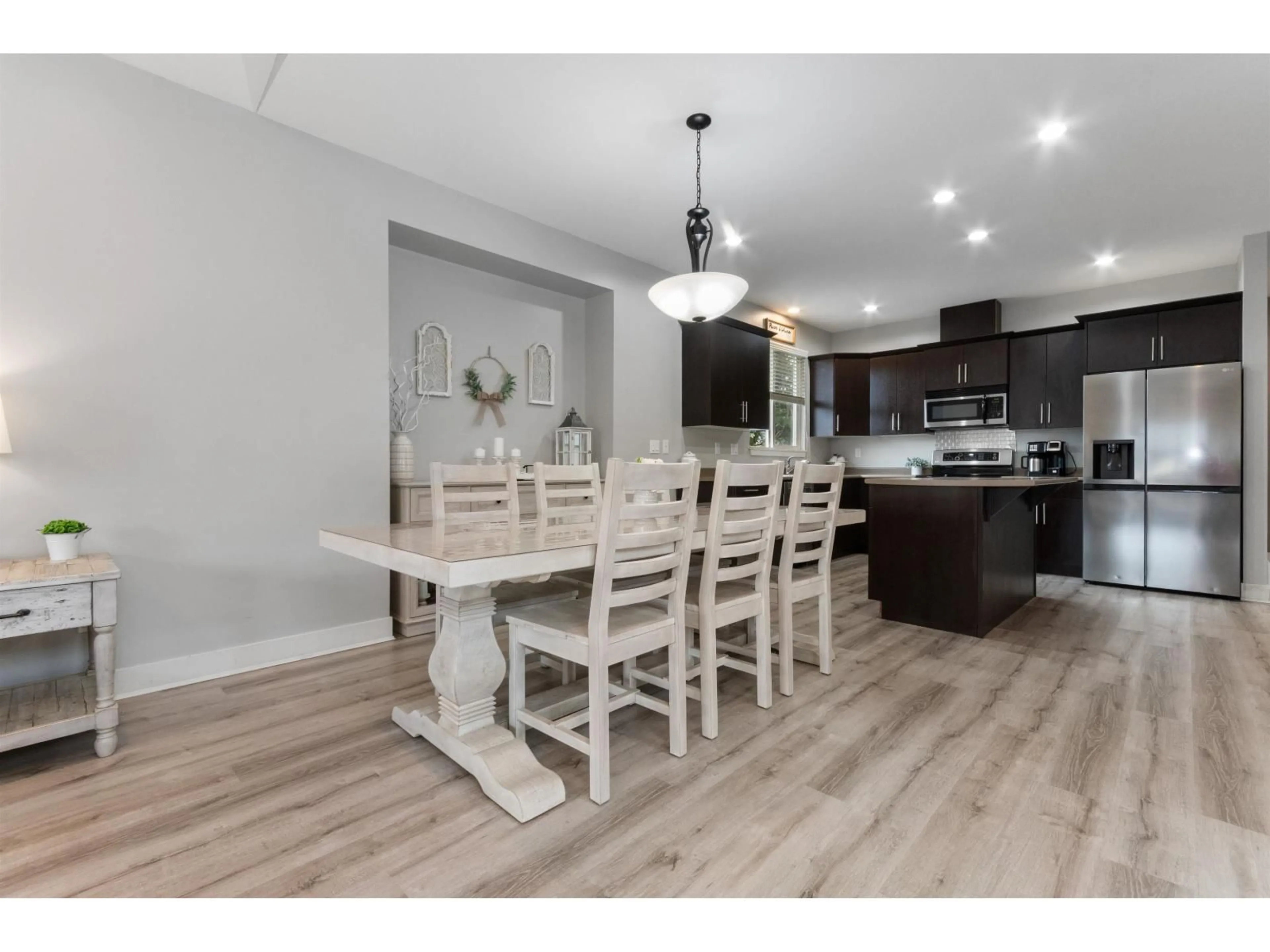 Open concept kitchen, wood/laminate floor for 2 - 46238 STRATHCONA ROAD, Chilliwack British Columbia V2P3T2