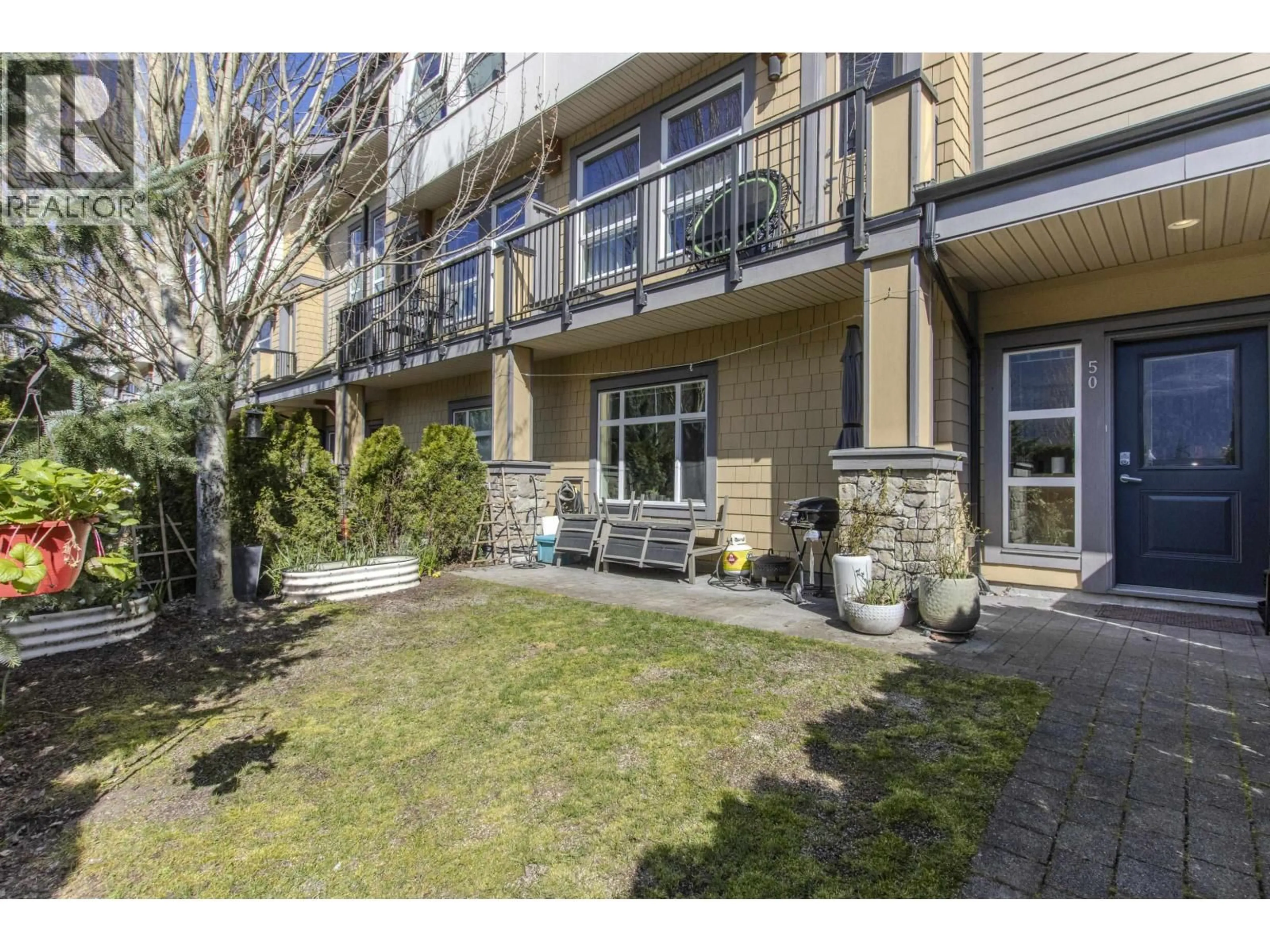 Patio, street for 50 - 39548 LOGGERS LANE, Squamish British Columbia V8B0V7