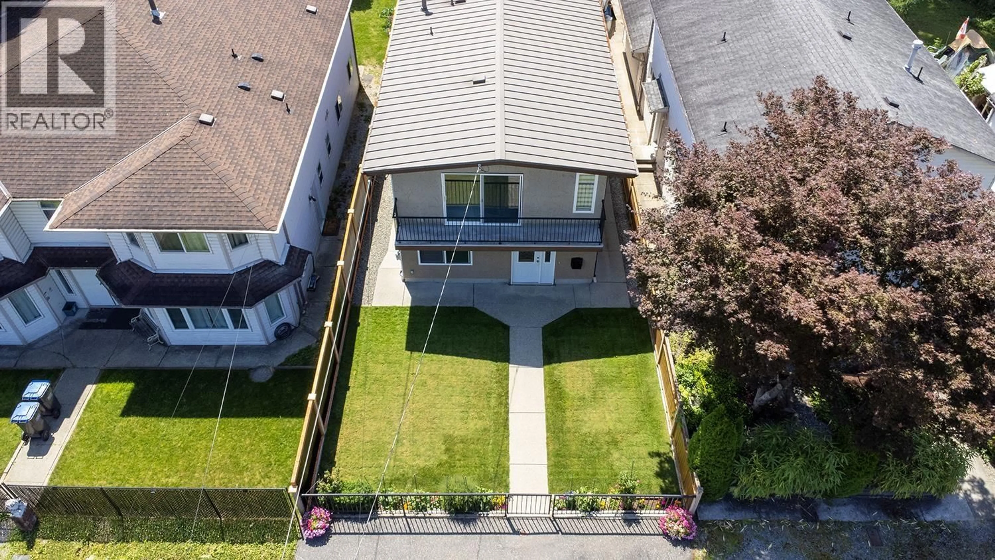 A pic from outside/outdoor area/front of a property/back of a property/a pic from drone, street for 2142 GRANT AVENUE, Port Coquitlam British Columbia V3B1R2