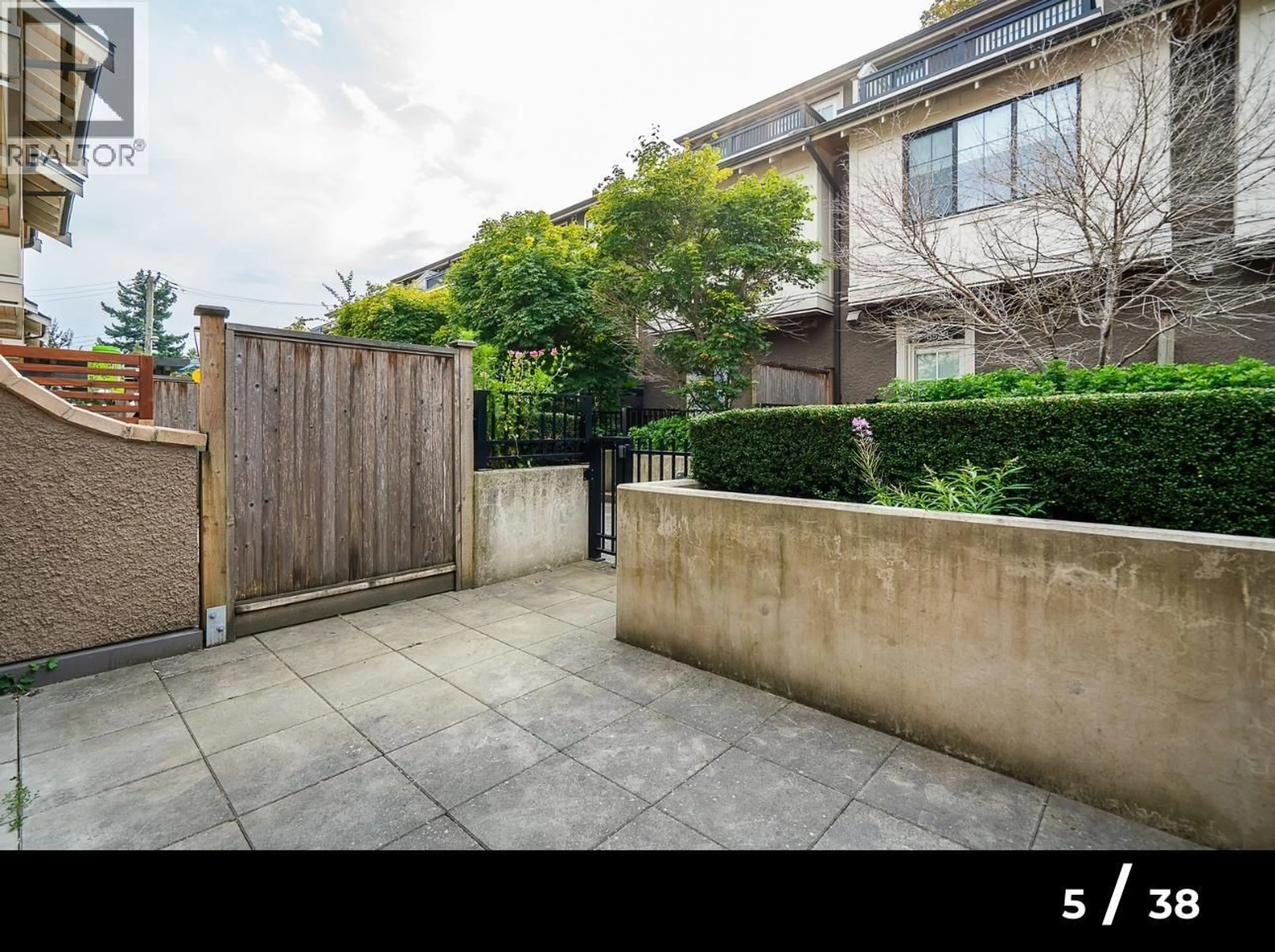 A pic from outside/outdoor area/front of a property/back of a property/a pic from drone, street for 8562 OSLER STREET, Vancouver British Columbia V6P4E4