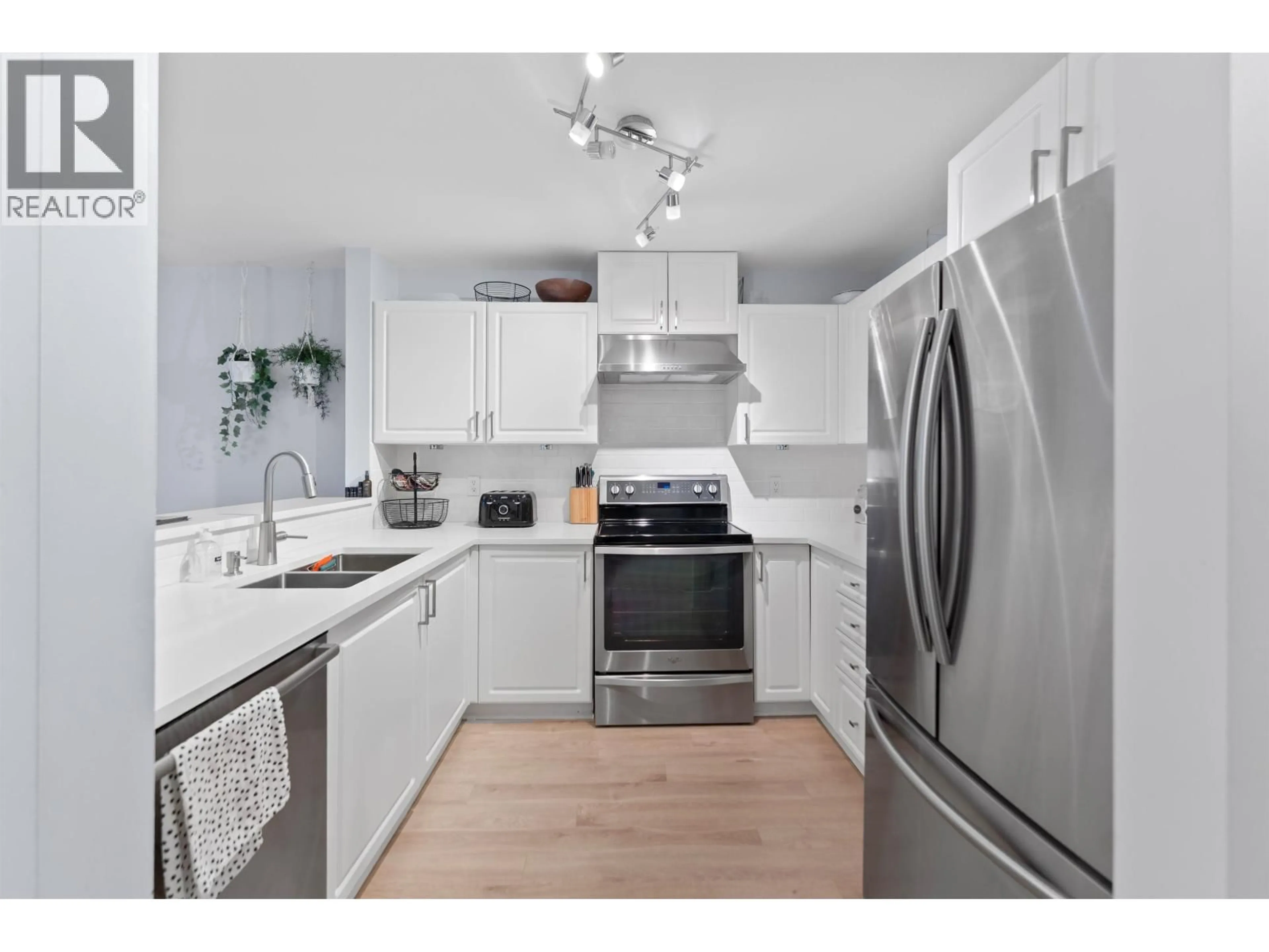 Unknown for 304 - 137 17TH STREET, North Vancouver British Columbia V7M1V5