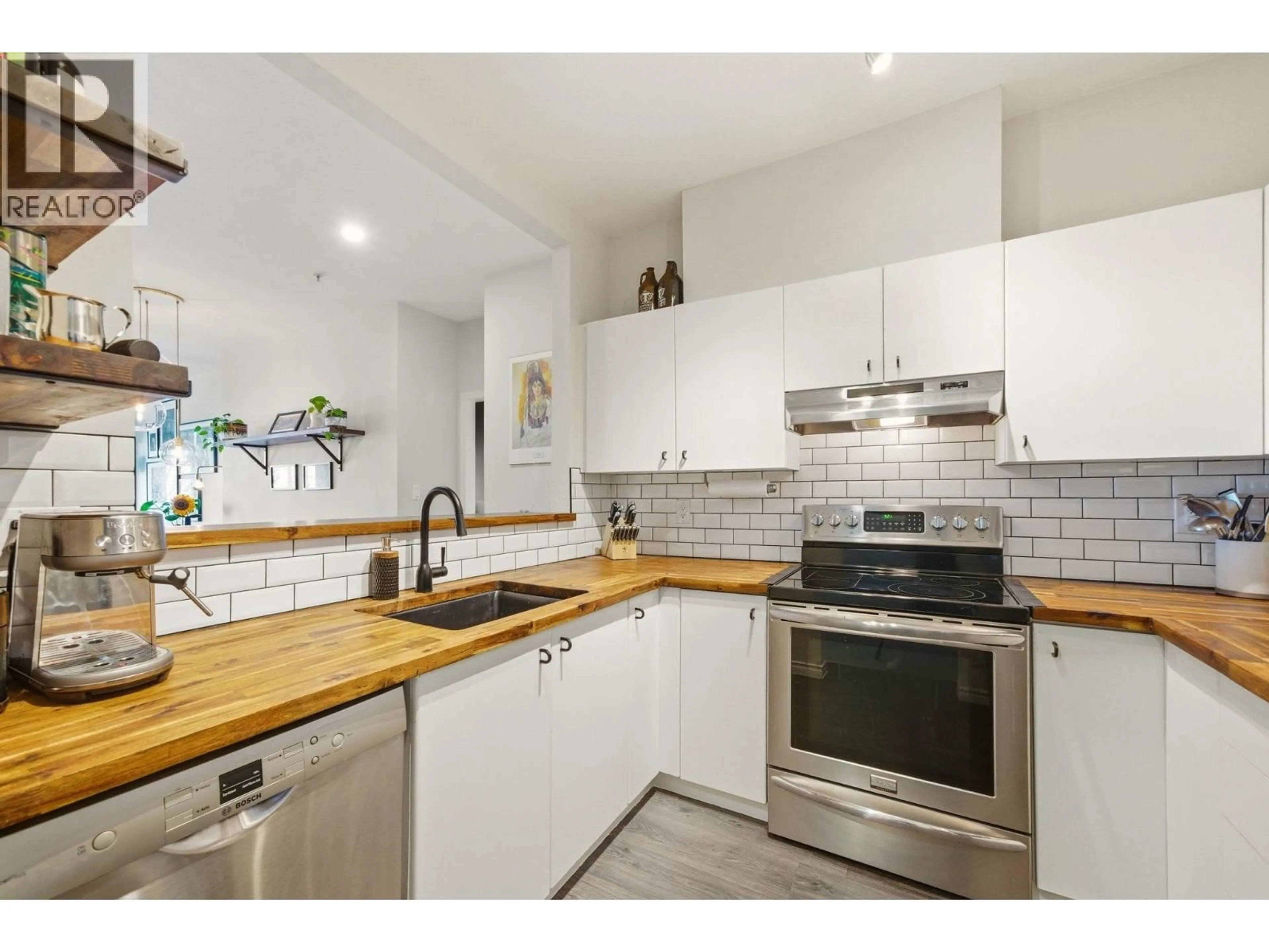 Standard kitchen, unknown for 209 - 580 TWELFTH STREET, New Westminster British Columbia V3M4H9