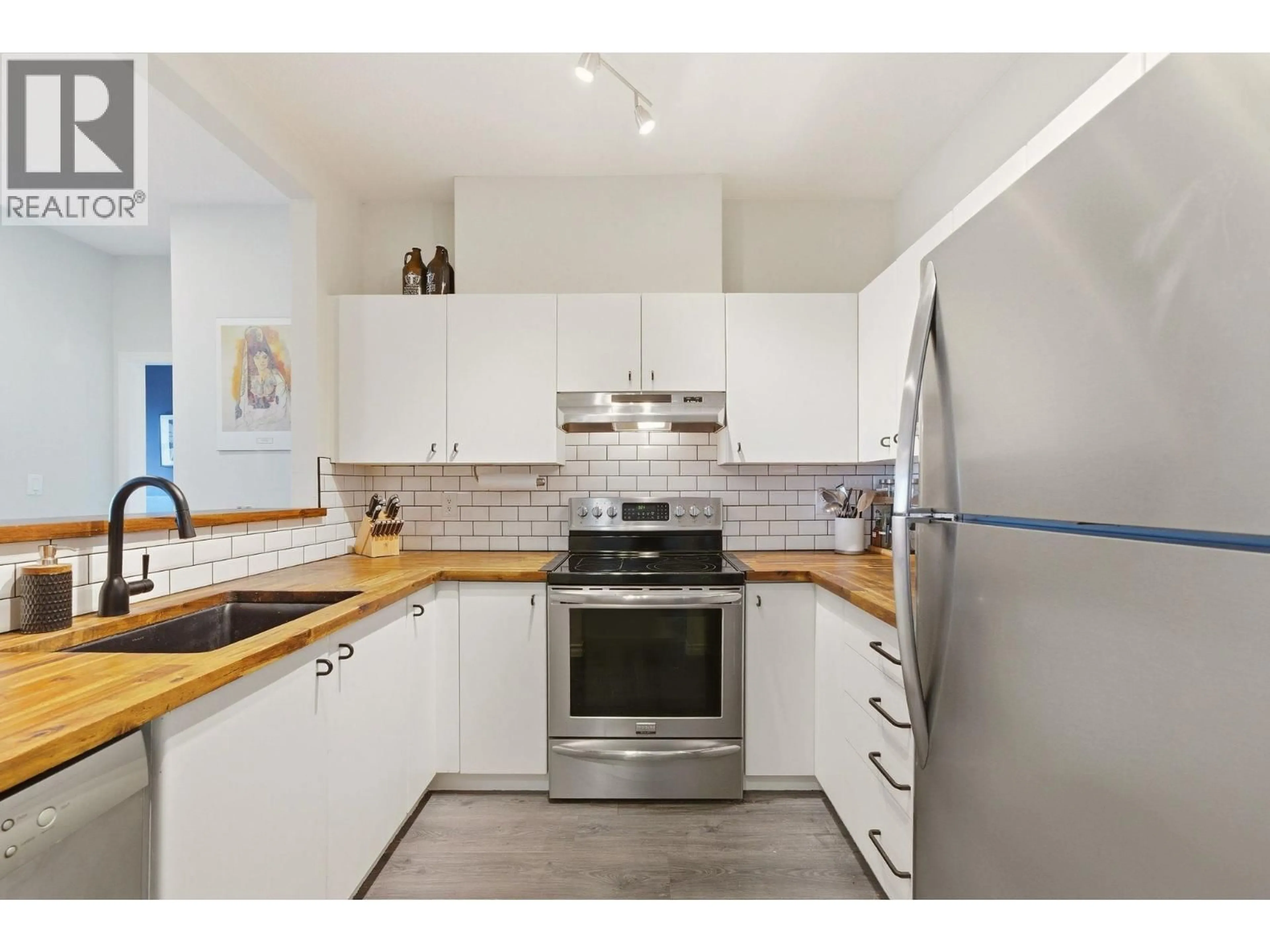 Standard kitchen, unknown for 209 - 580 TWELFTH STREET, New Westminster British Columbia V3M4H9