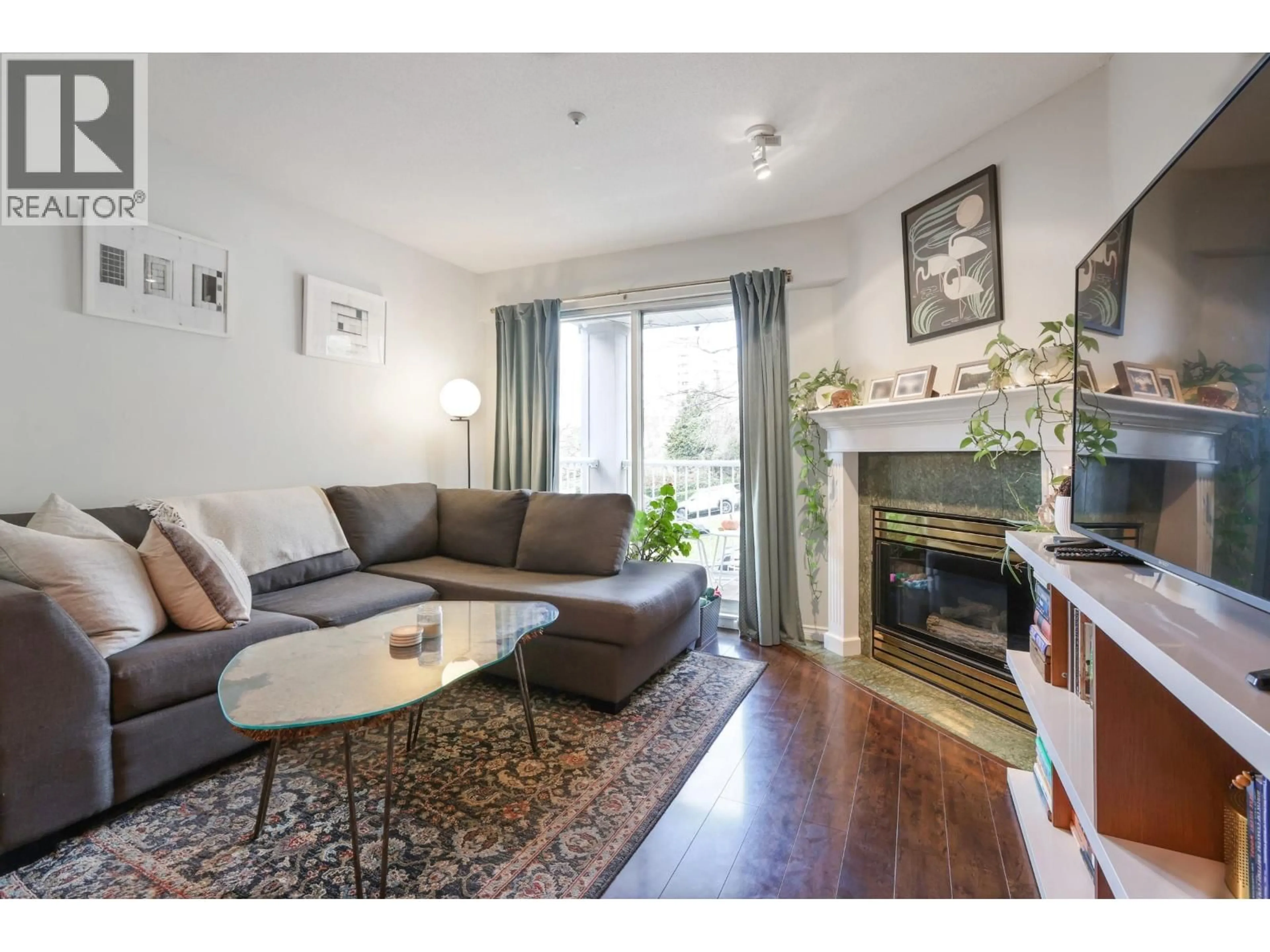 Living room with furniture, wood/laminate floor for 304 - 135 ELEVENTH STREET, New Westminster British Columbia V3M4C7