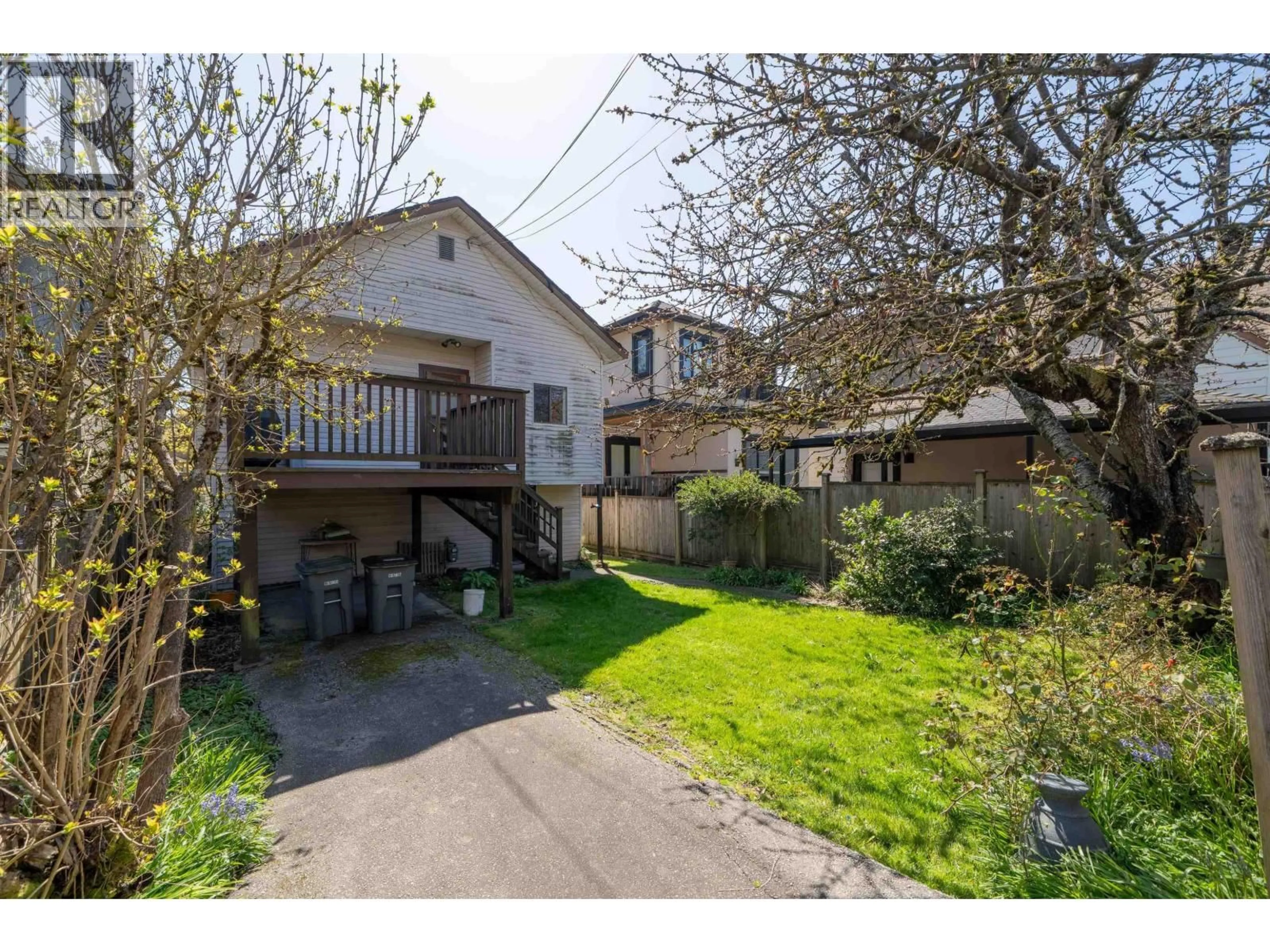 A pic from outside/outdoor area/front of a property/back of a property/a pic from drone, street for 2129 47TH AVENUE, Vancouver British Columbia V6M2M6